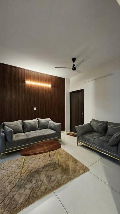 Three-Bedroom Apartment photo 2