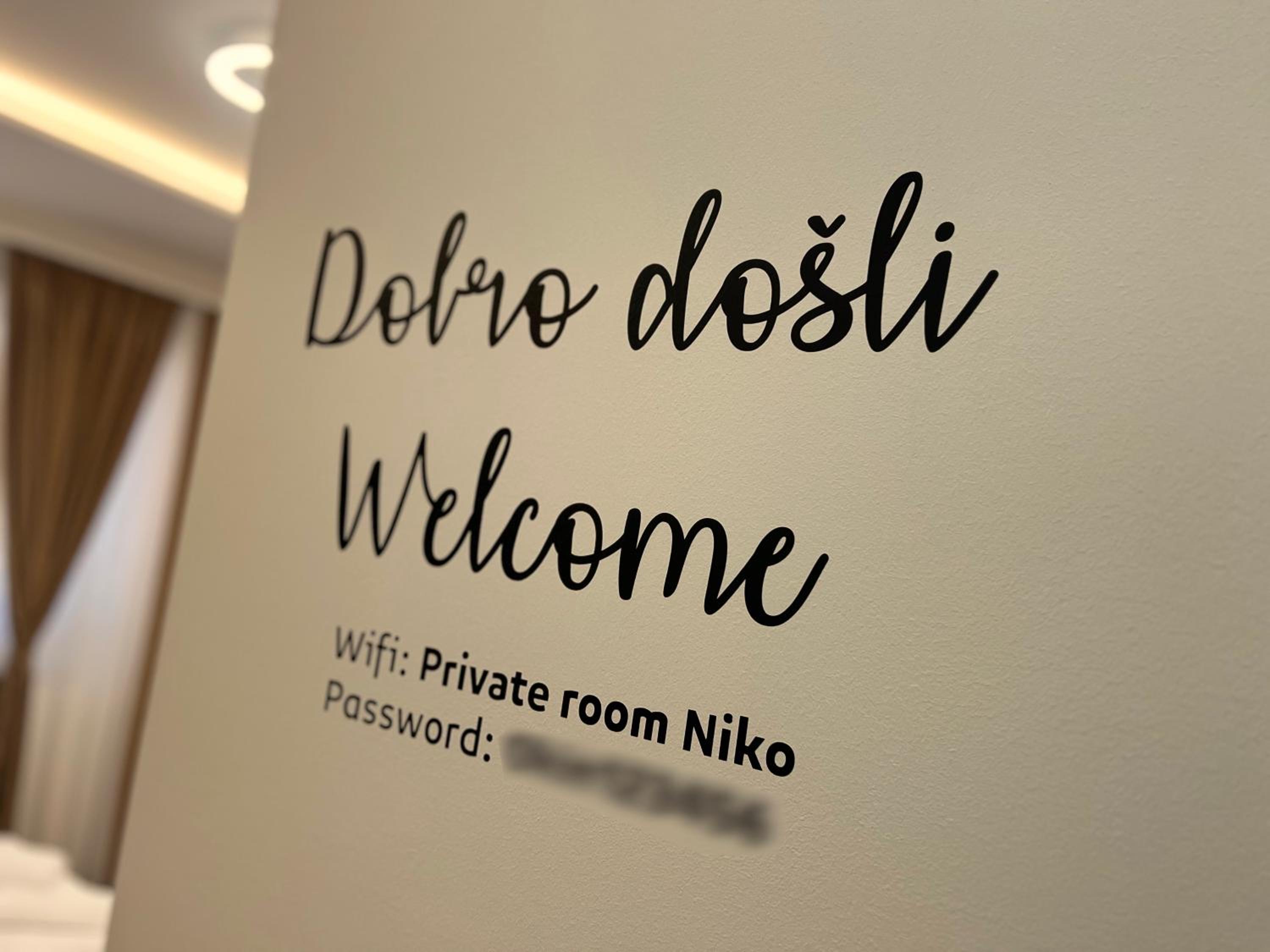 Deluxe Room - Photo 8