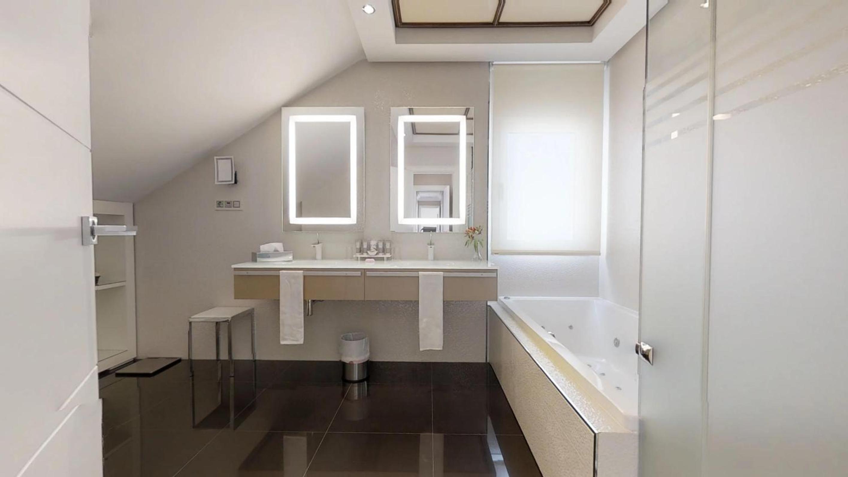 Panoramic Penthouse for 4 Guests photo 3