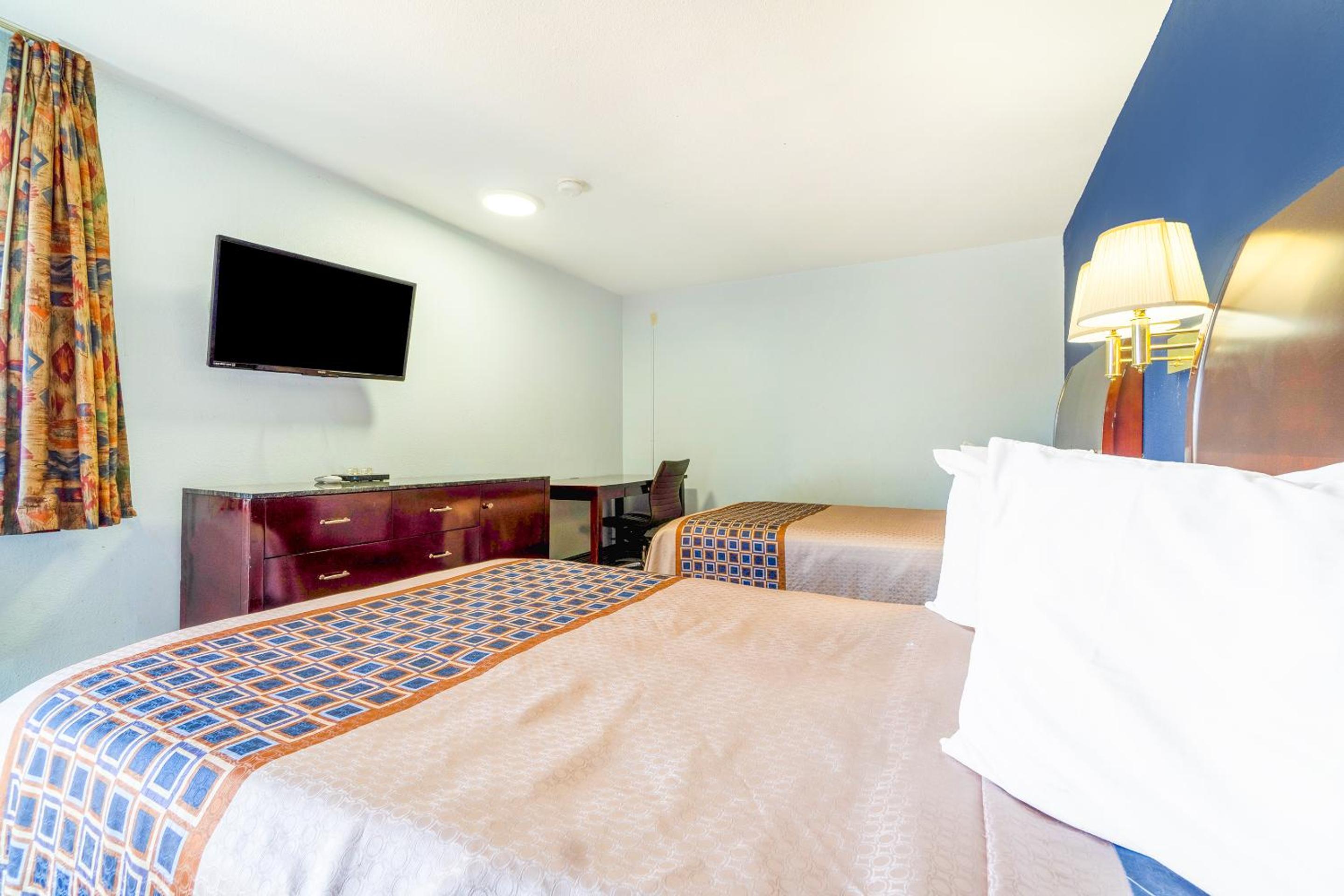 2 Full Beds Non-Smoking photo 3