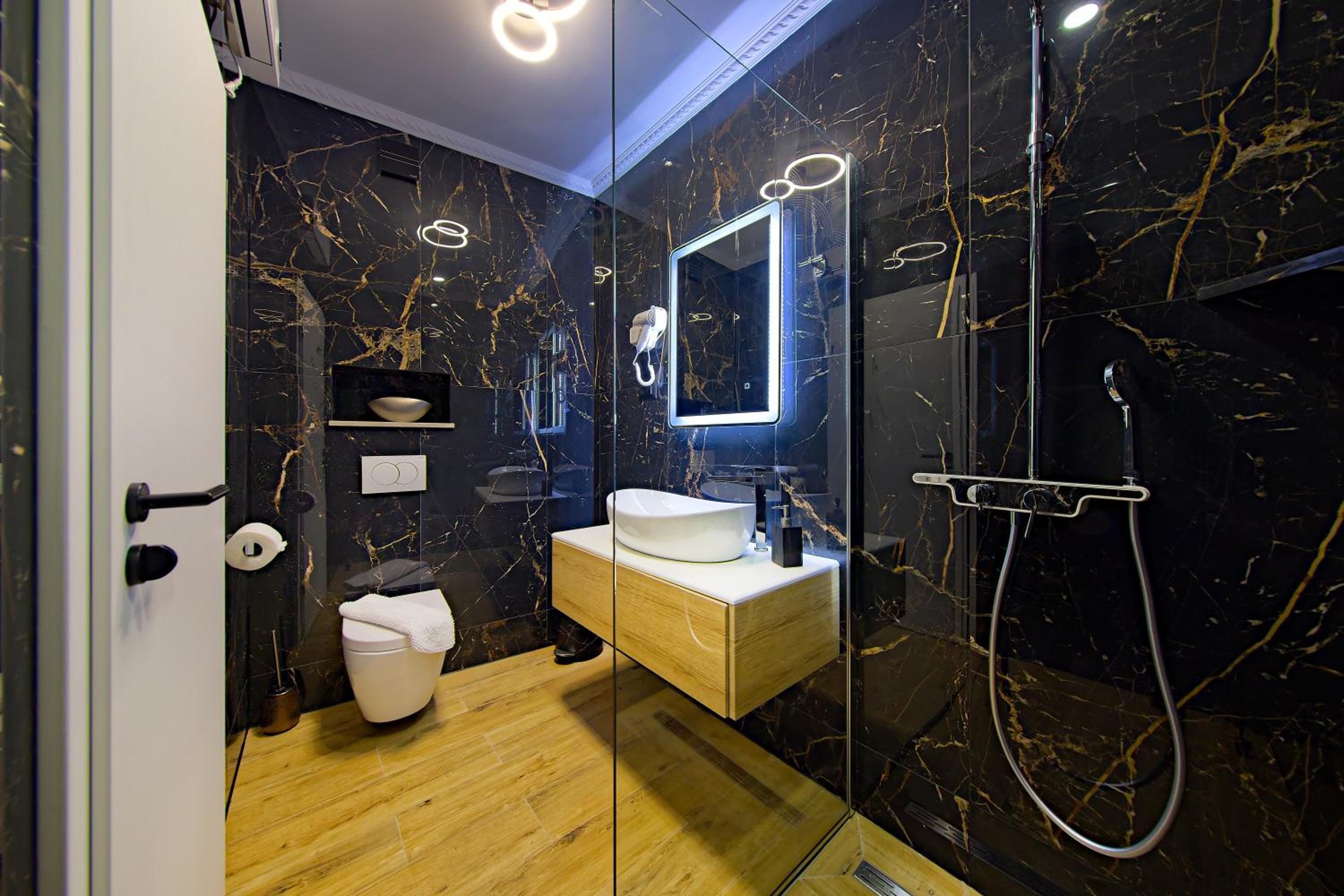 Deluxe Room - Photo 7