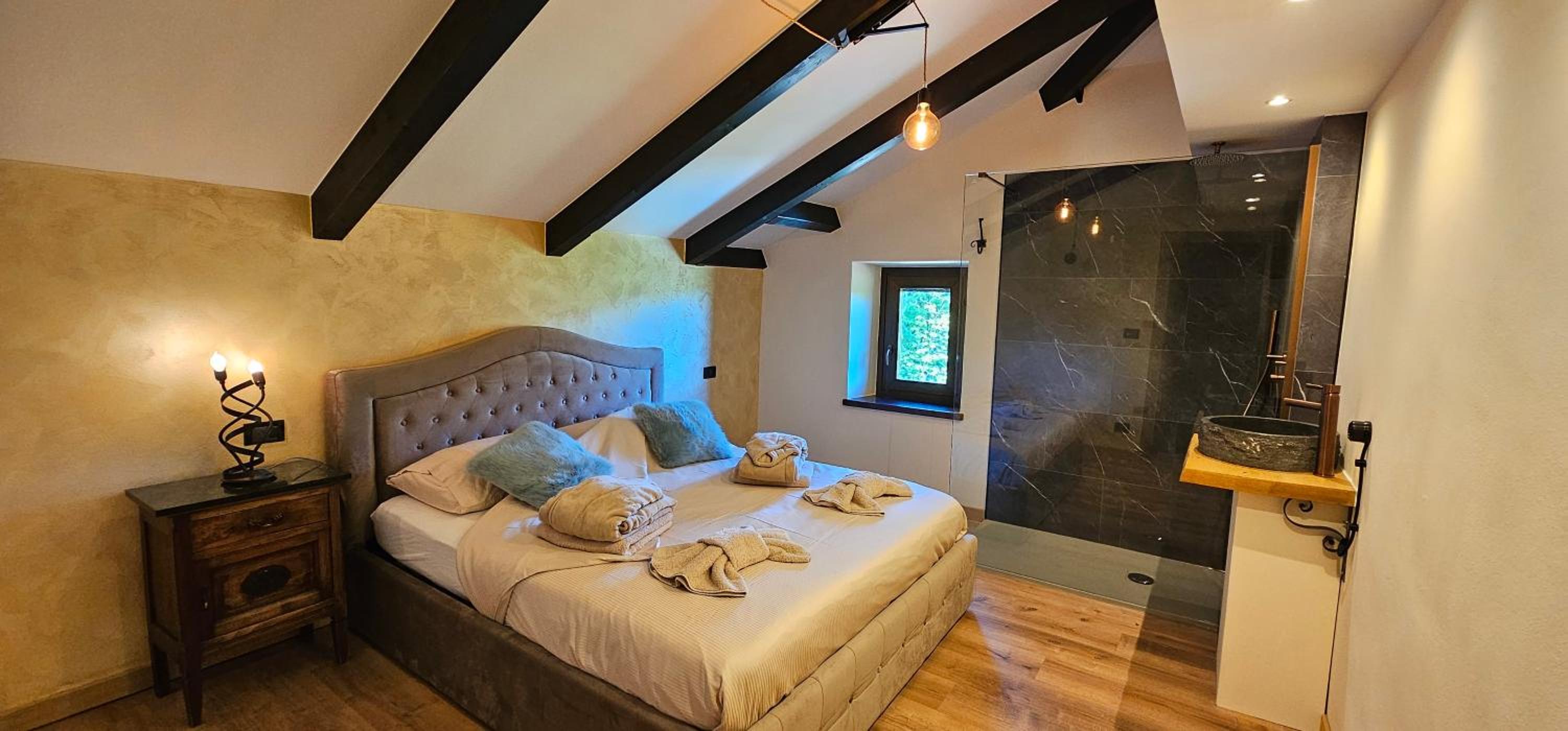 Deluxe Double Room with Shower