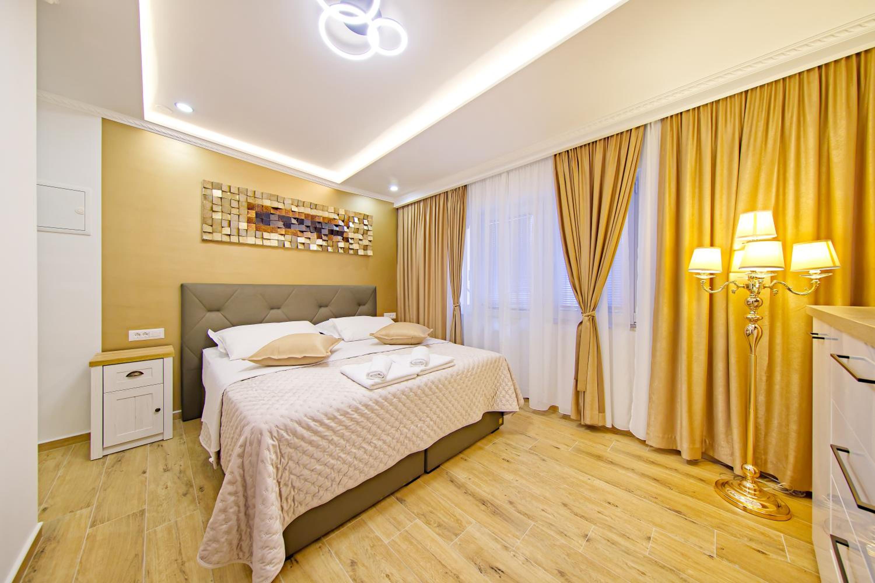 Deluxe Room - Photo 16