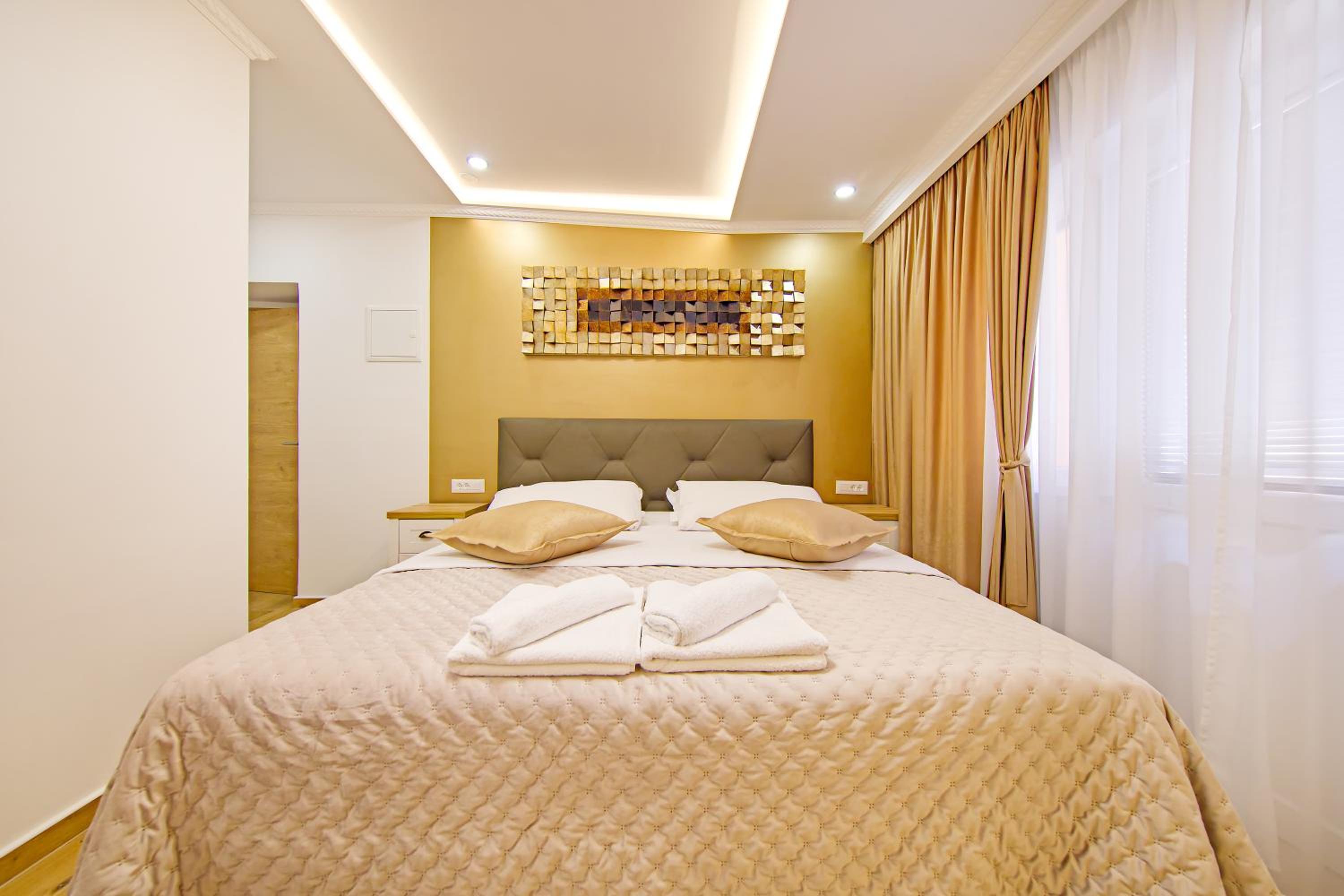 Deluxe Room - Photo 15