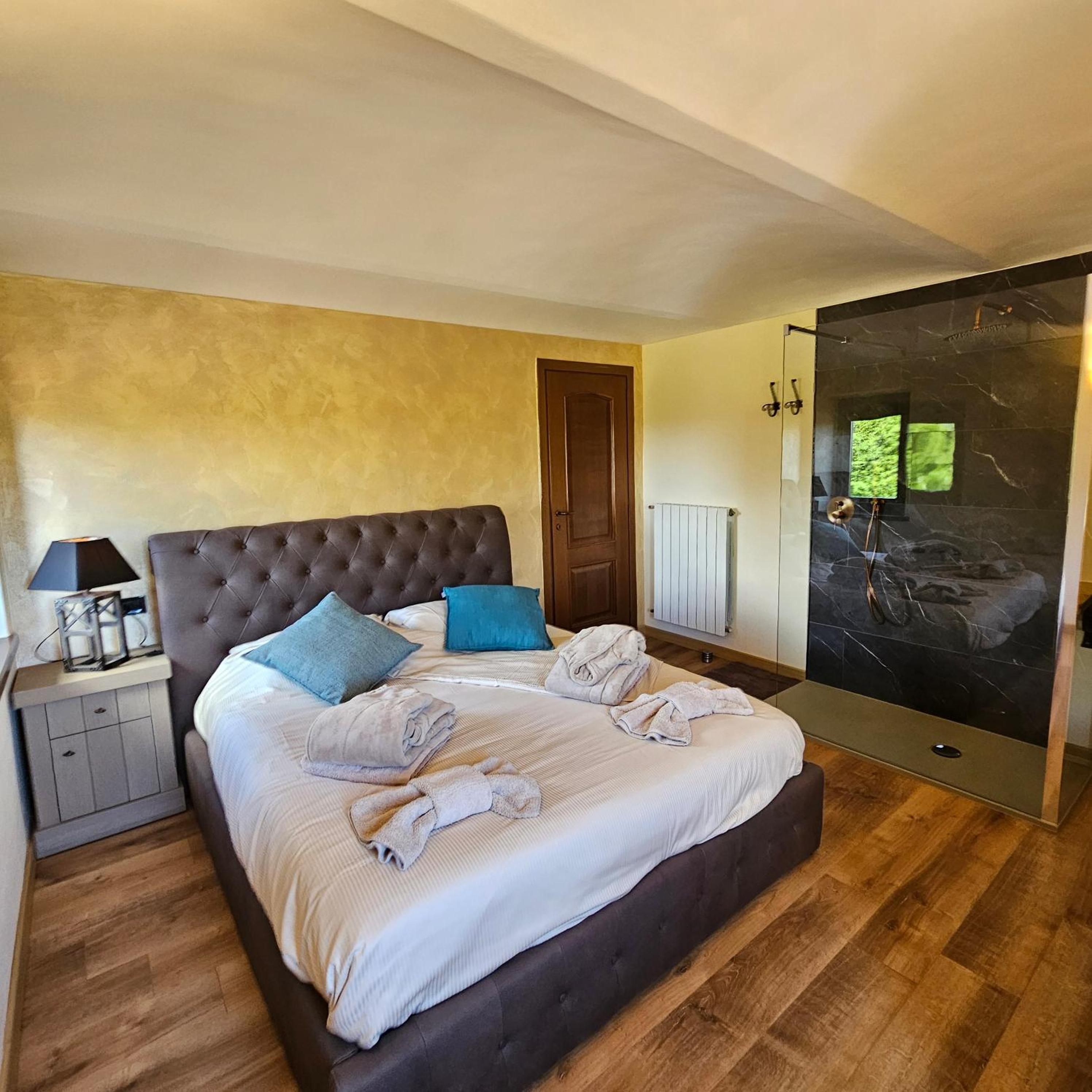 Deluxe Double Room with Shower