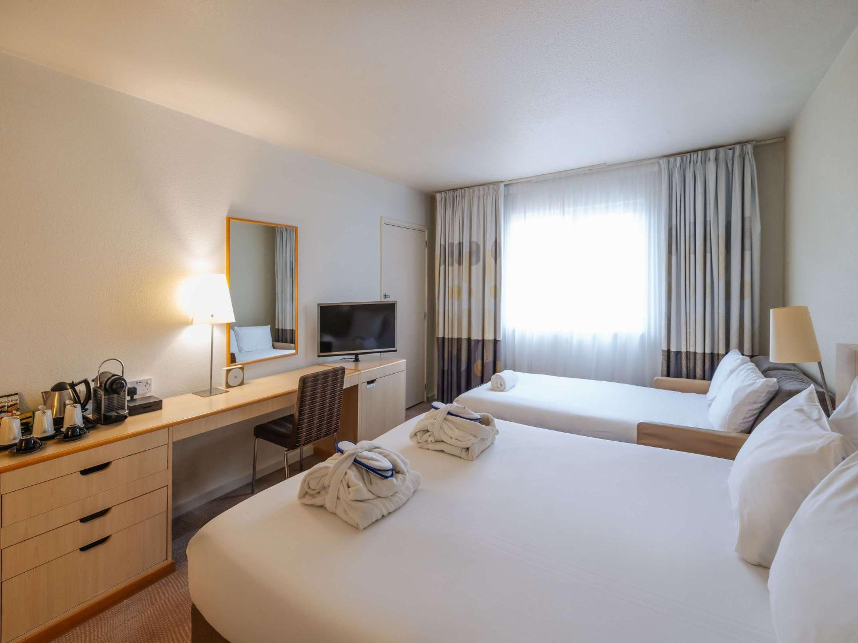 Executive Double Room with Sofa Bed - Photo 3