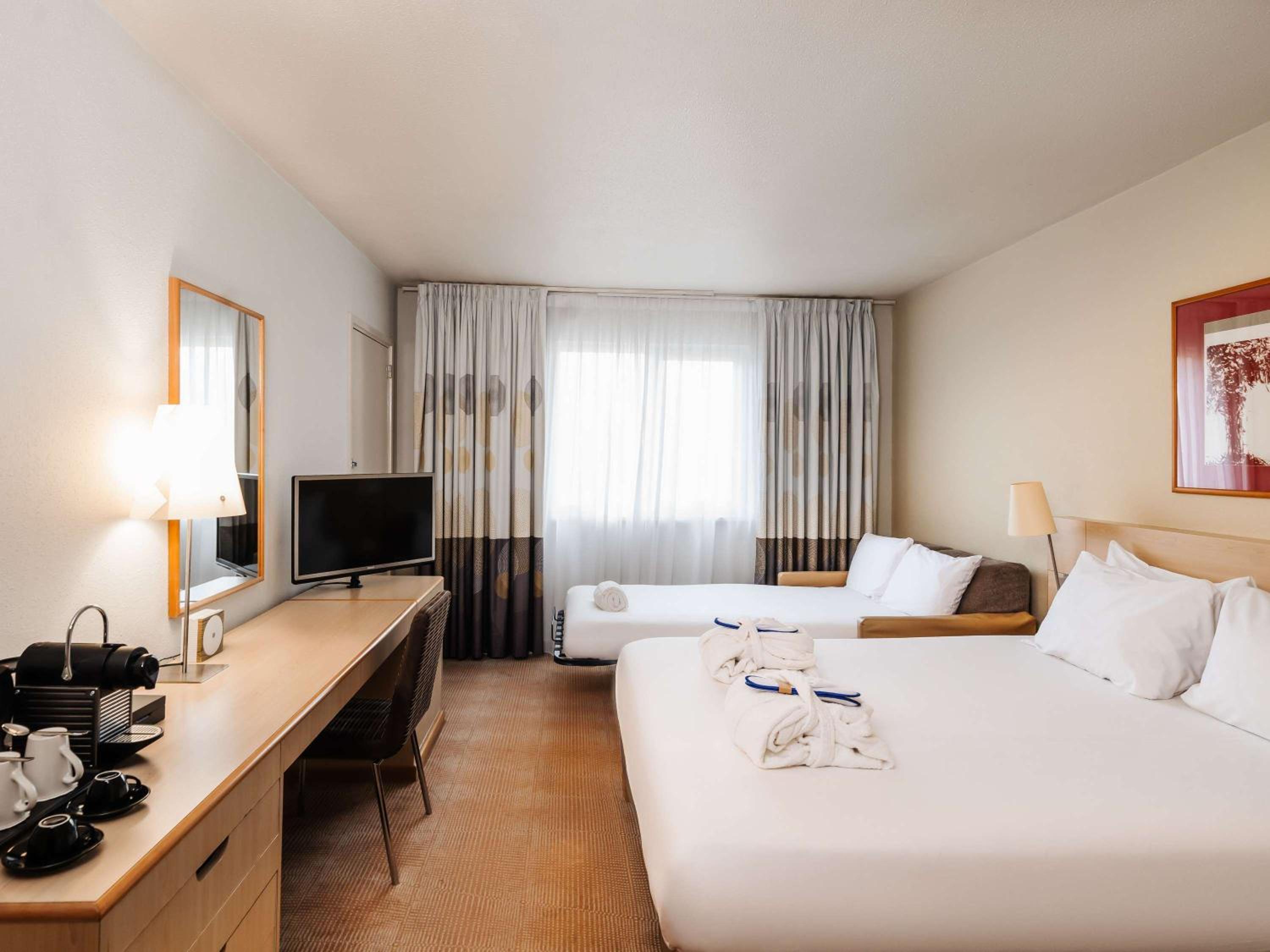 Executive Double Room with Sofa Bed - Photo 4