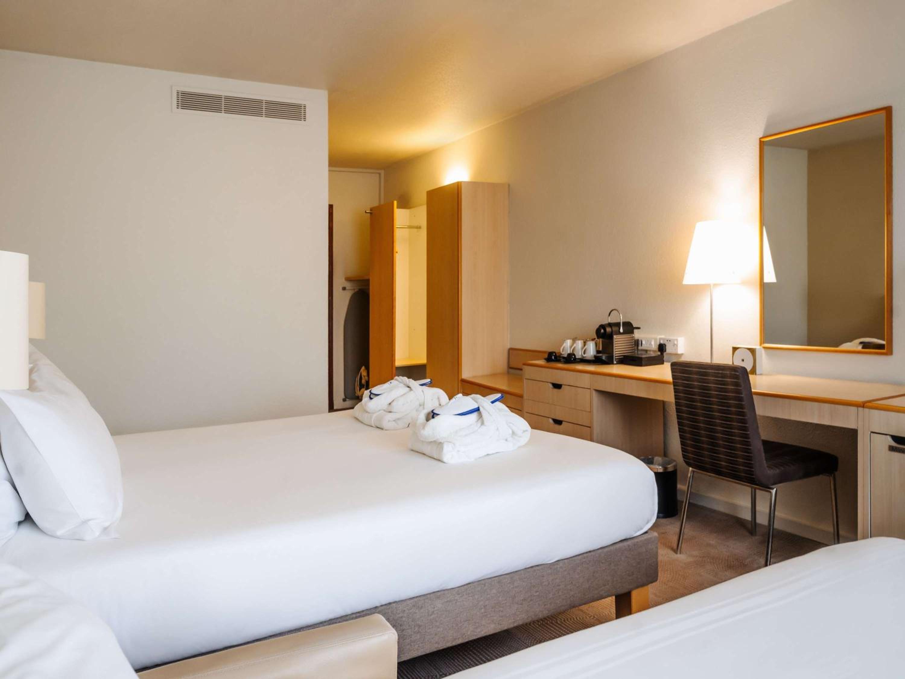 Executive Double Room with Sofa Bed - Photo 7