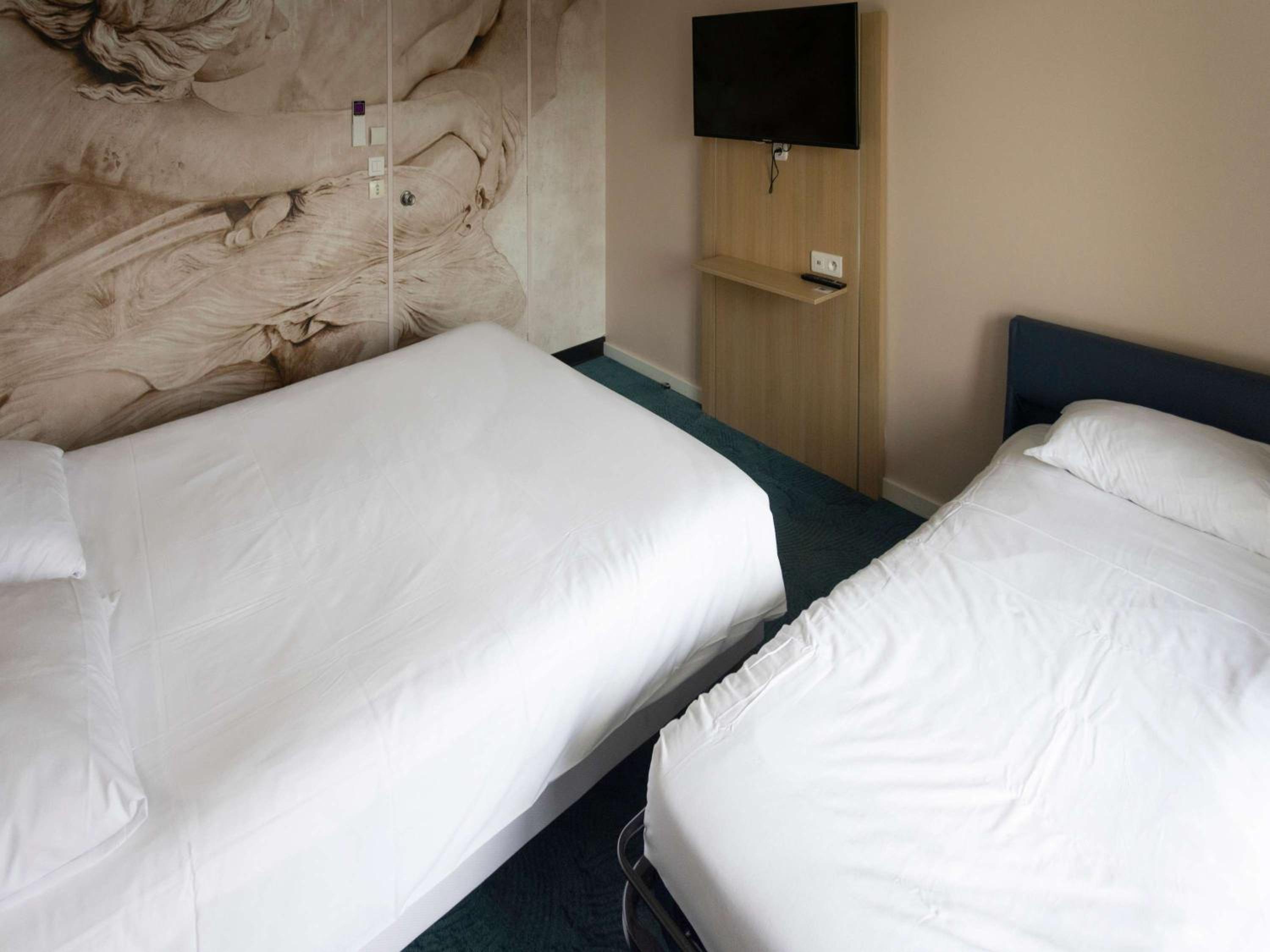 Standard Double Room with Sofa - Photo 1