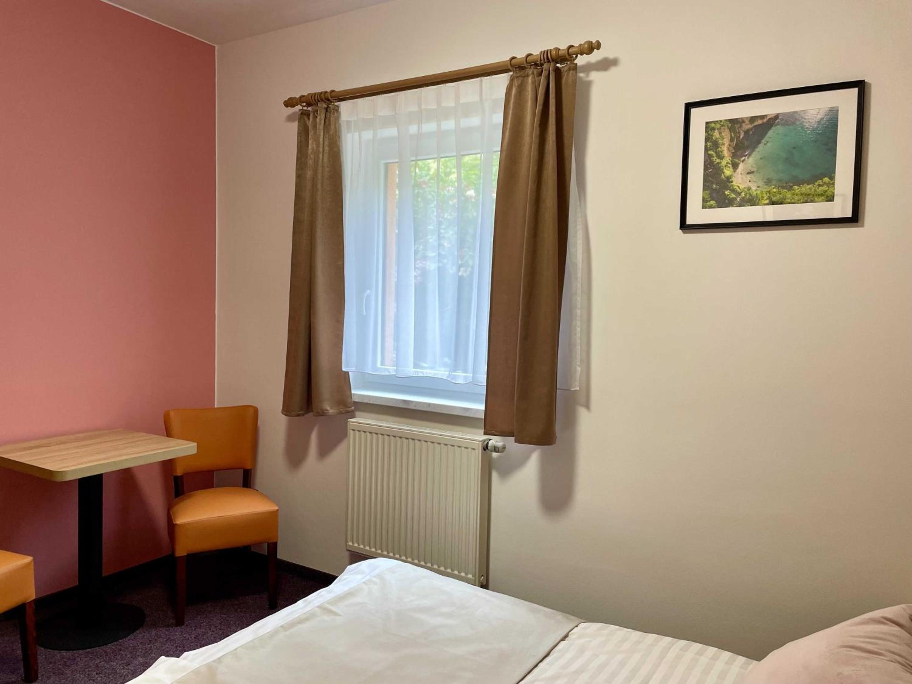 Double Room with Private Bathroom photo 2