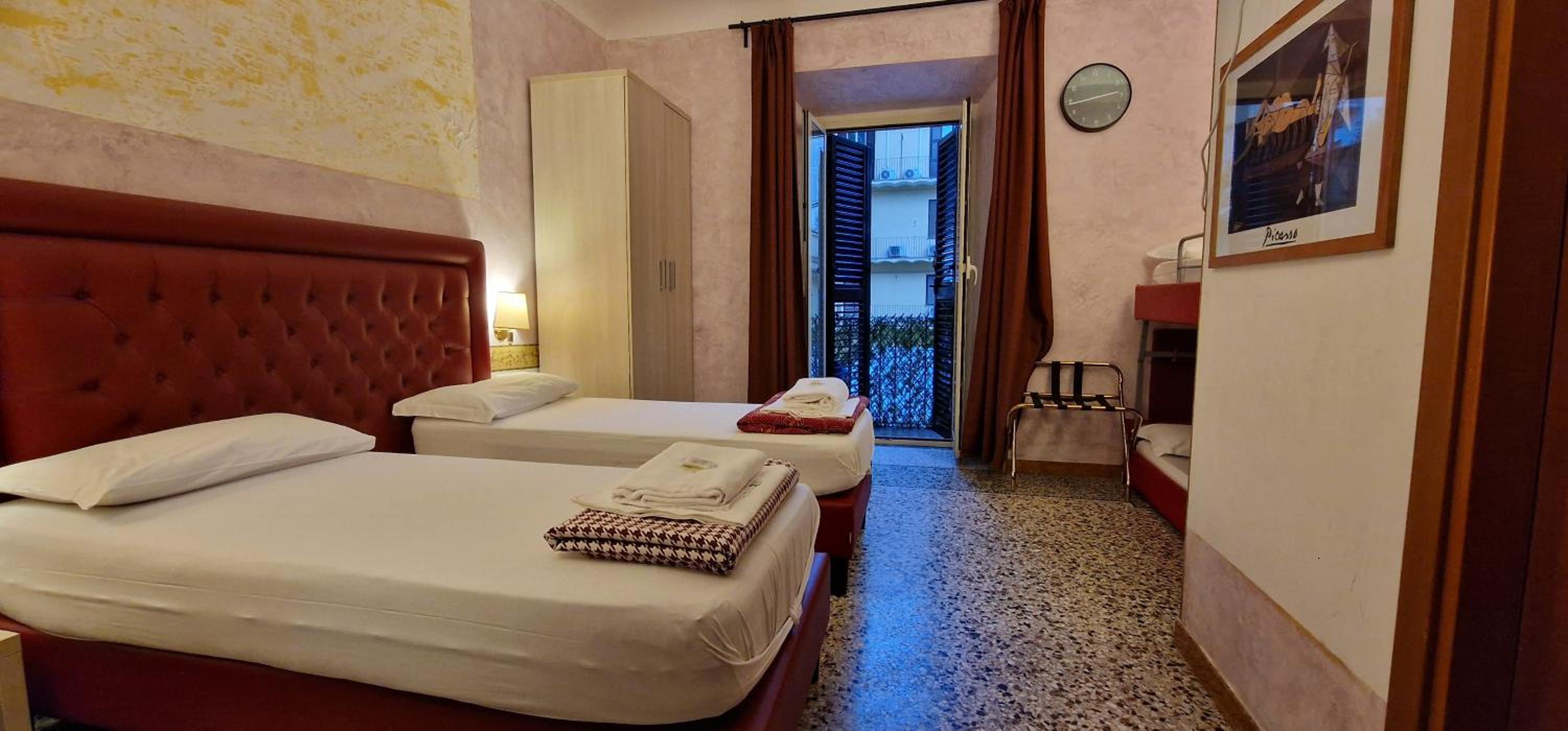 Bed in 4-Bed Female Dormitory Room photo 2