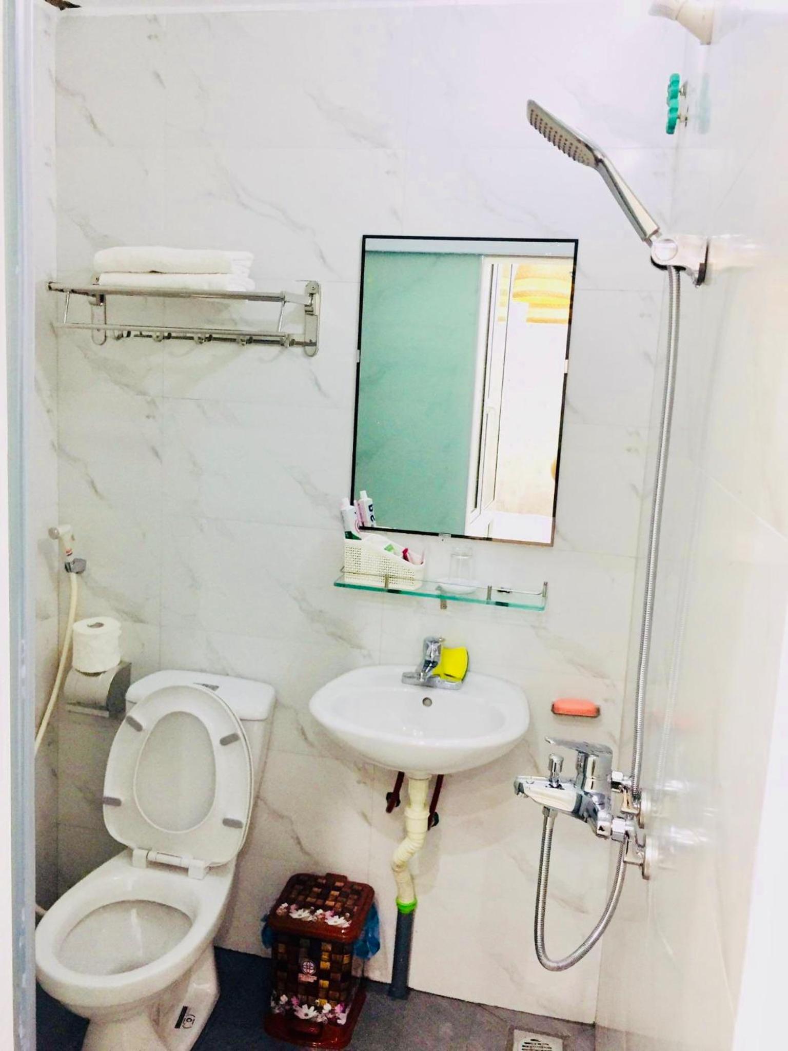 Large Double Room - Photo 4