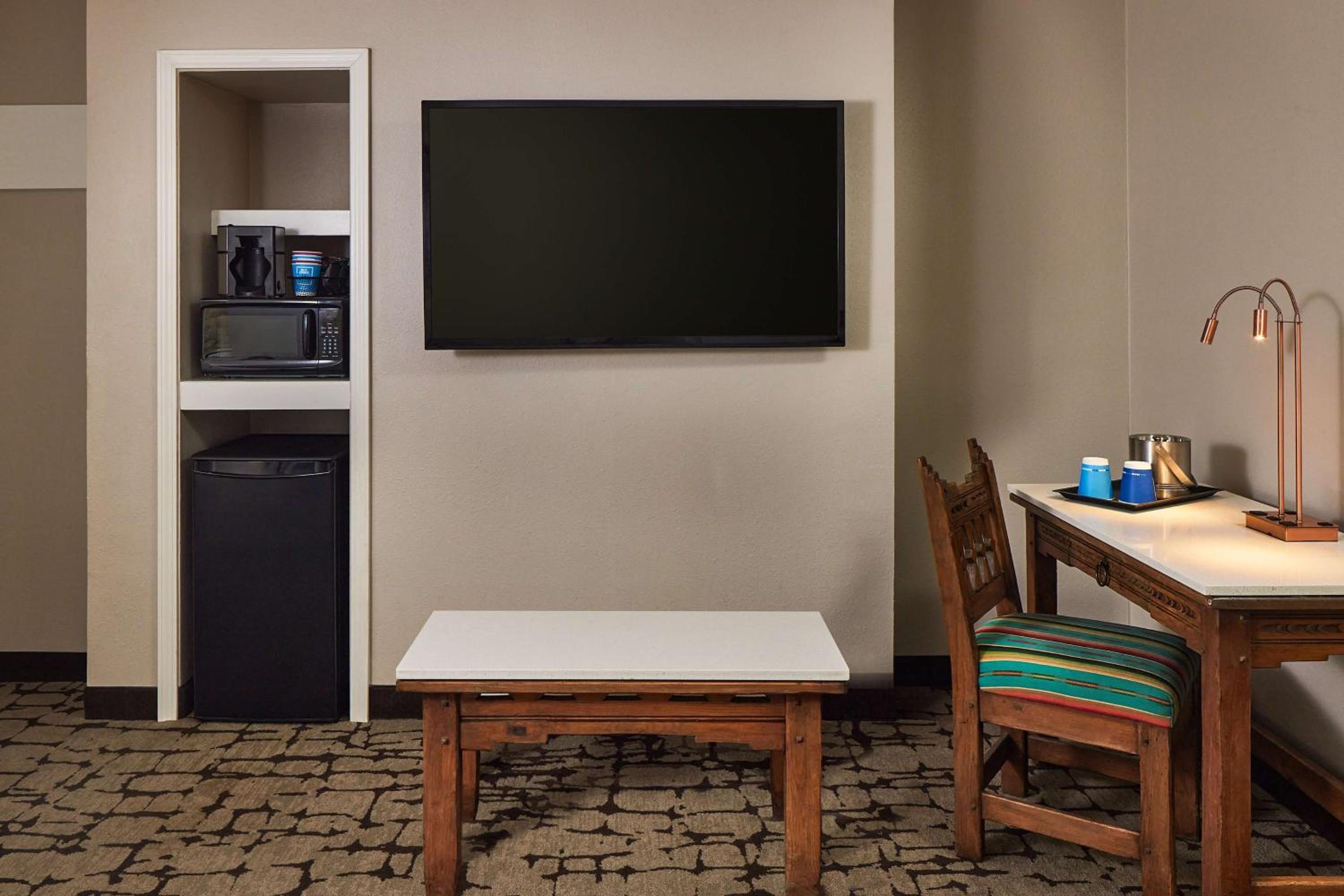 One-Bedroom King Suite - Photo 2
