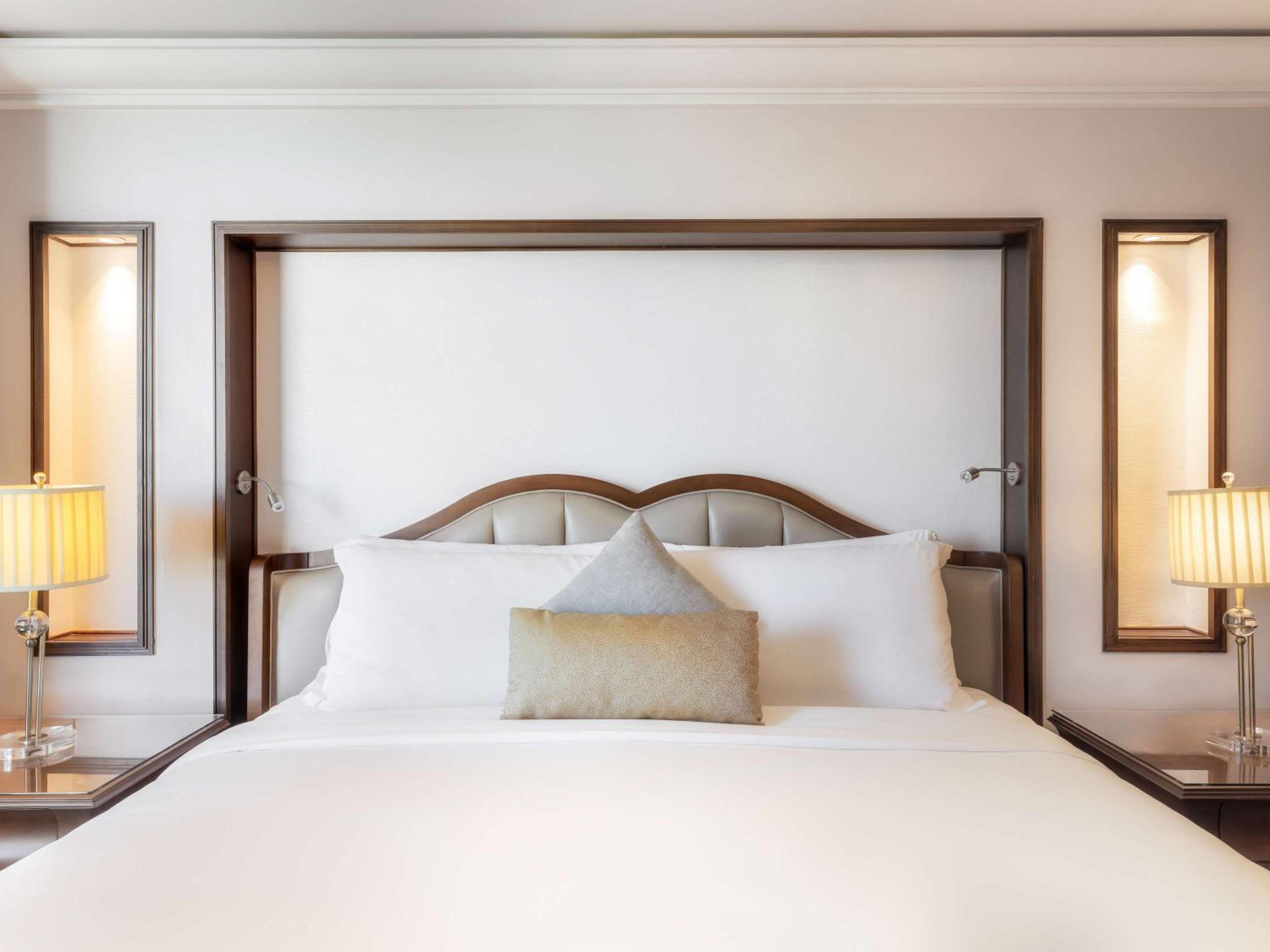  Deluxe One Bedroom Suite Partial Kaaba View