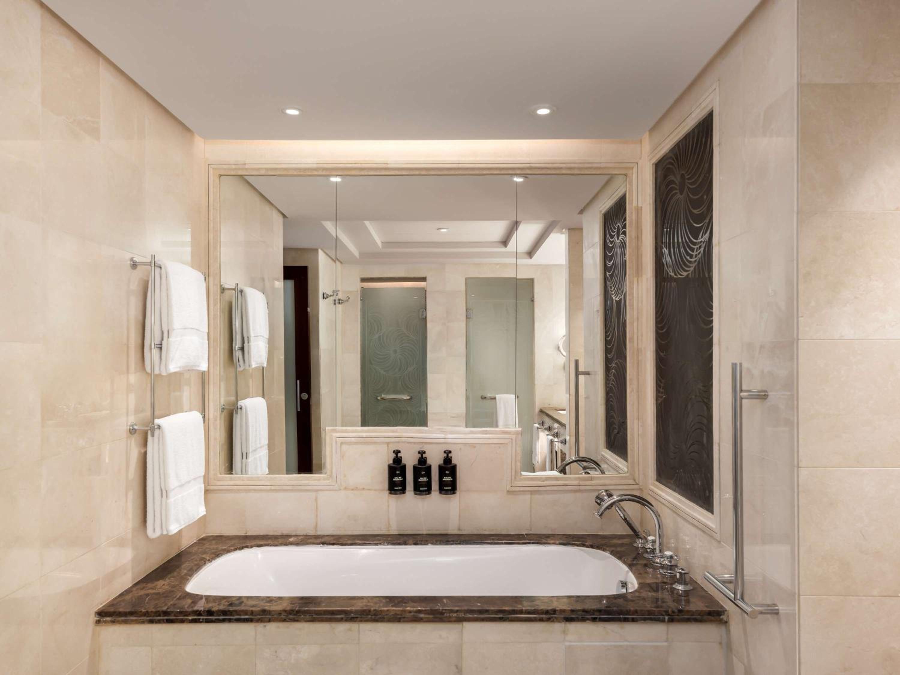 Signature Suite City View - Photo 9