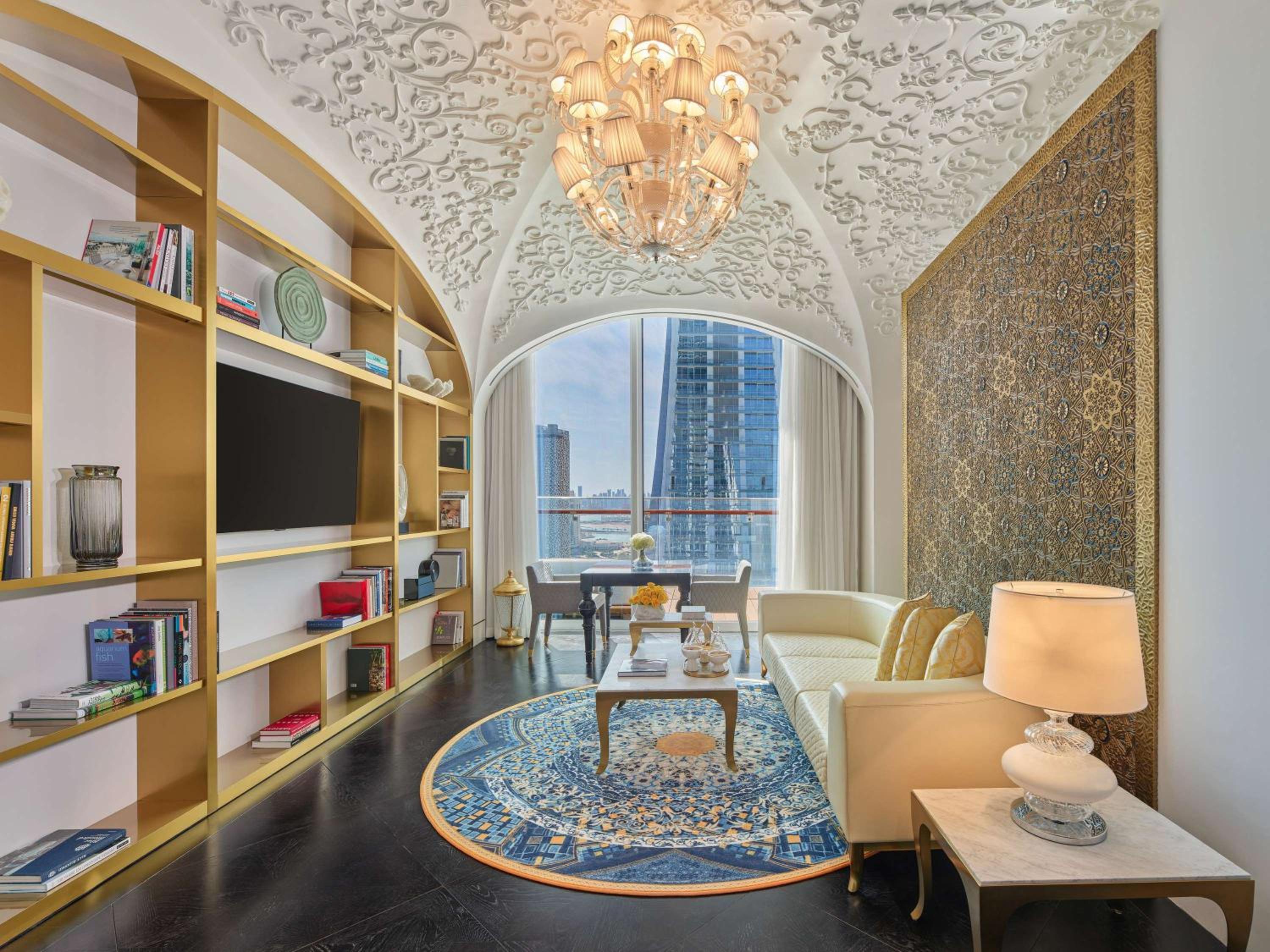 Crescent Suite - Photo 1