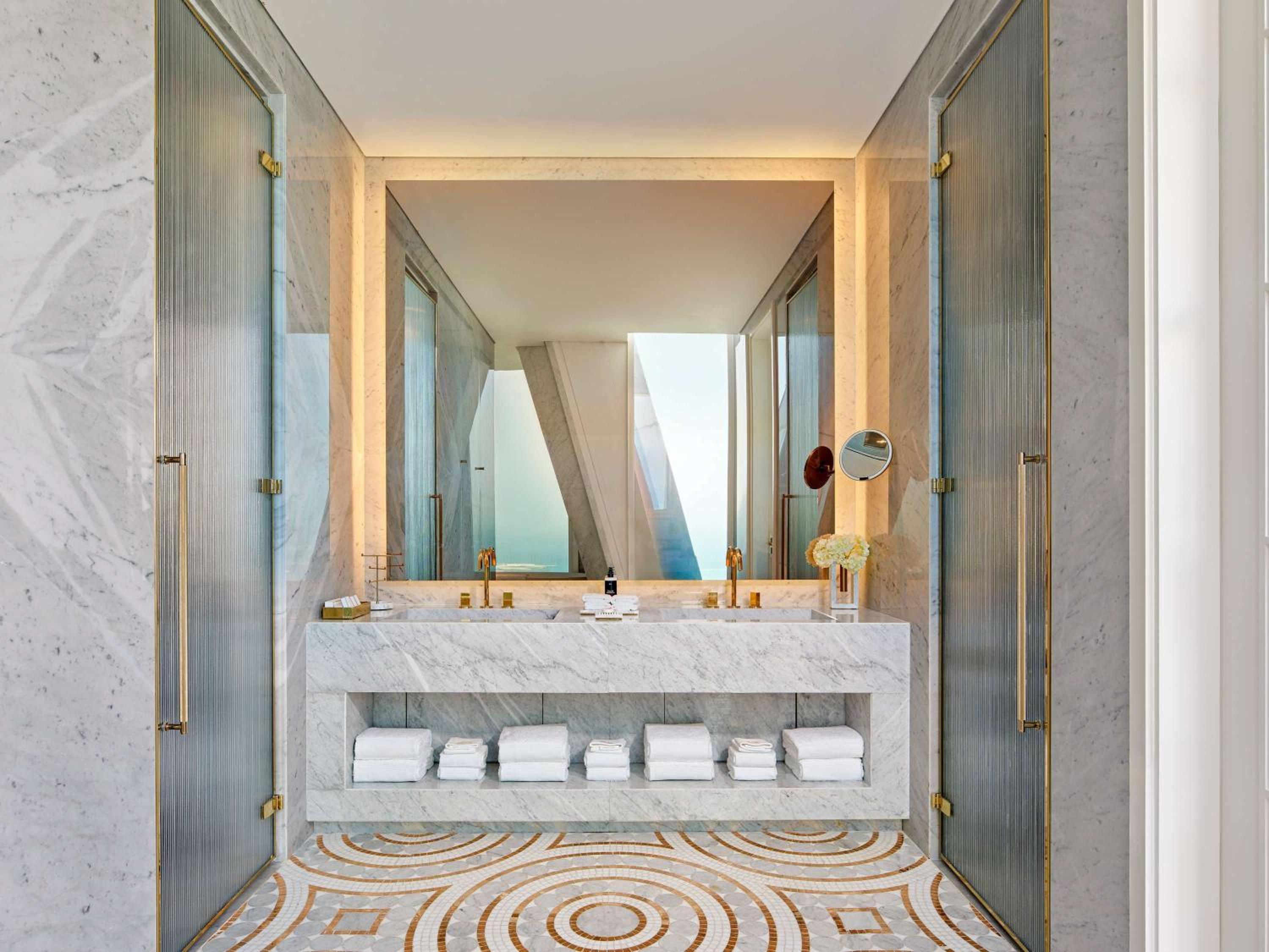 Royal Suite photo 2