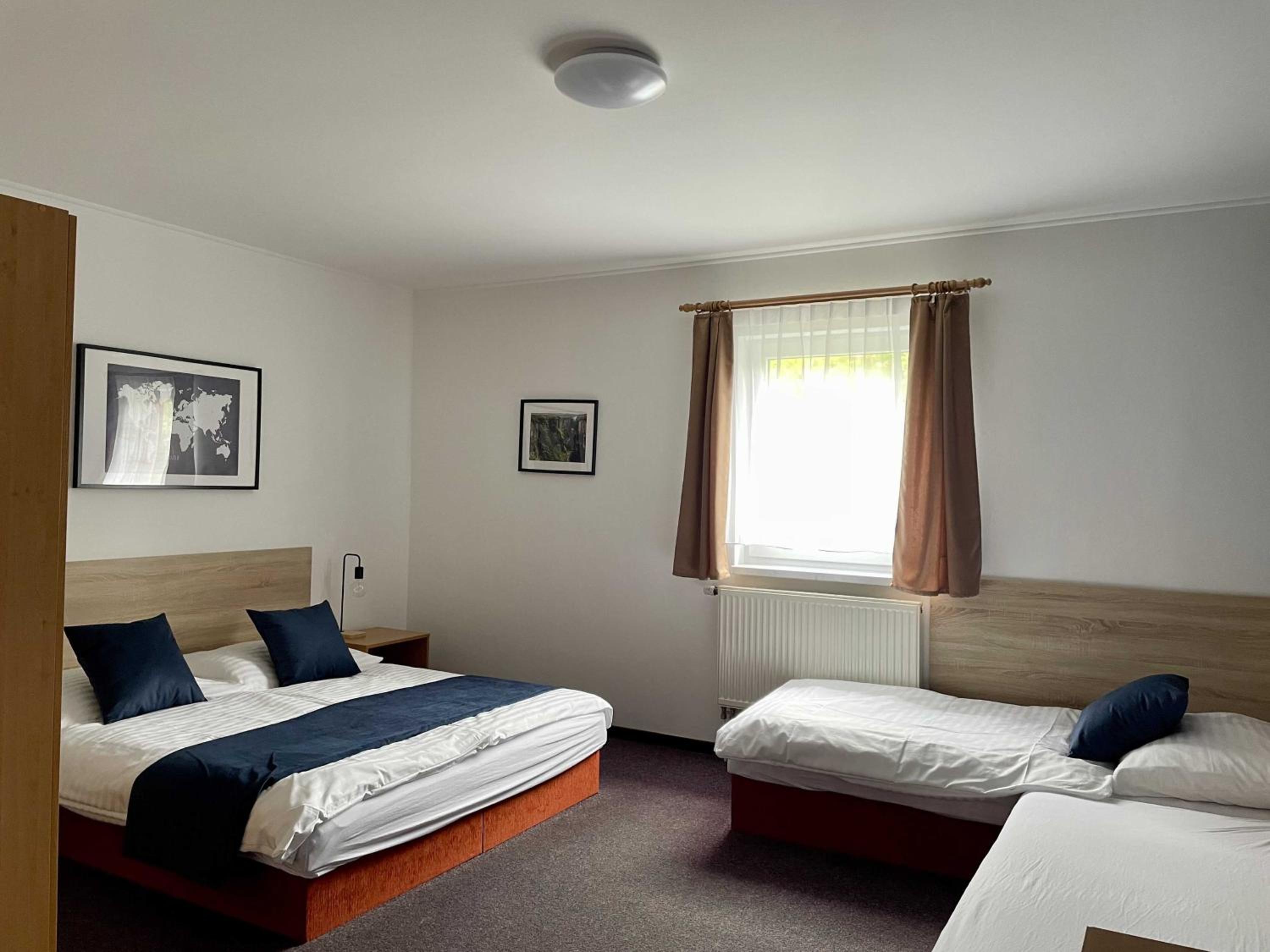 Quadruple Room with Private Bathroom photo 1