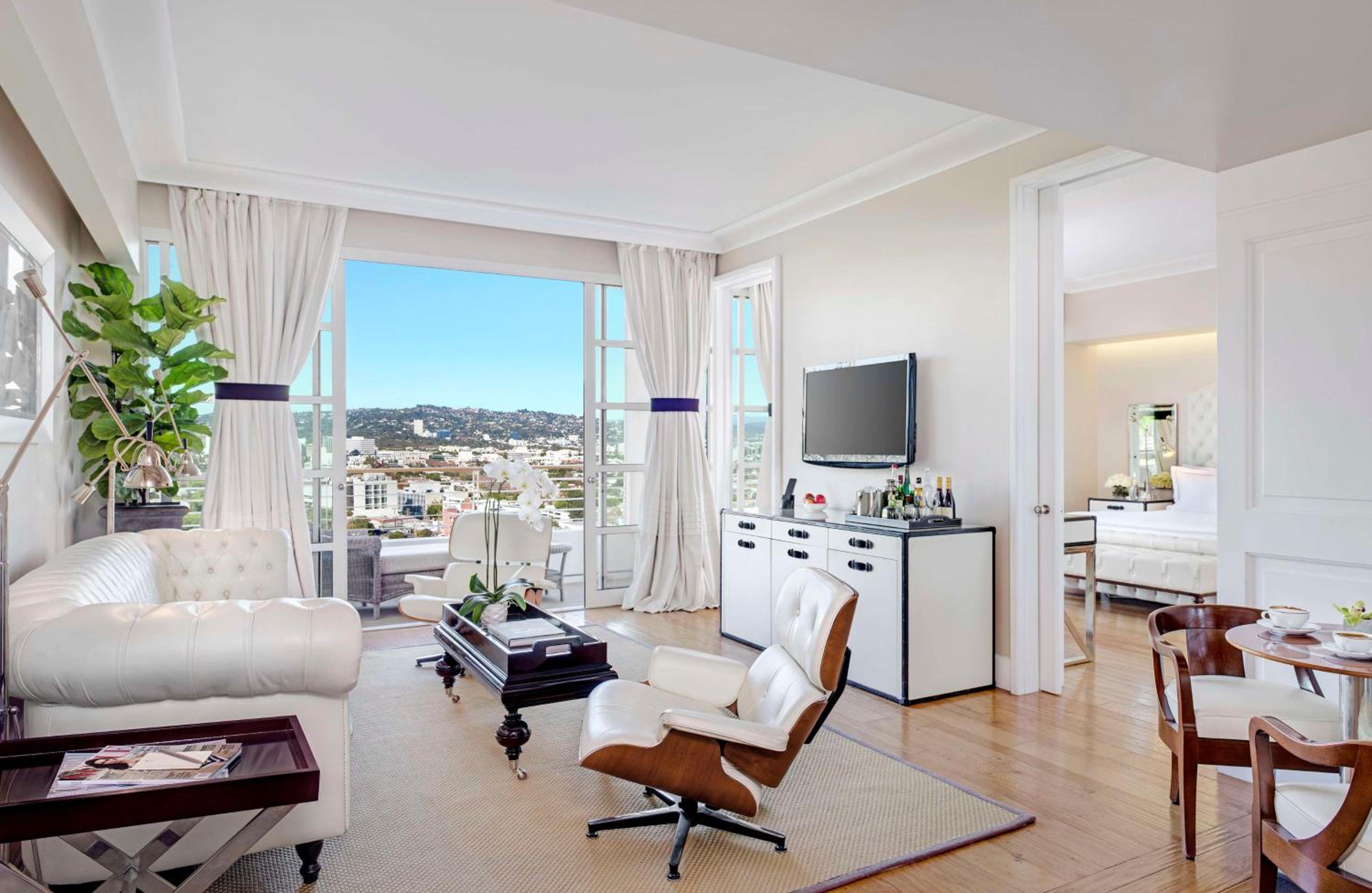 One-Bedroom Cameo Beverly Hills Suite thumbnail 5