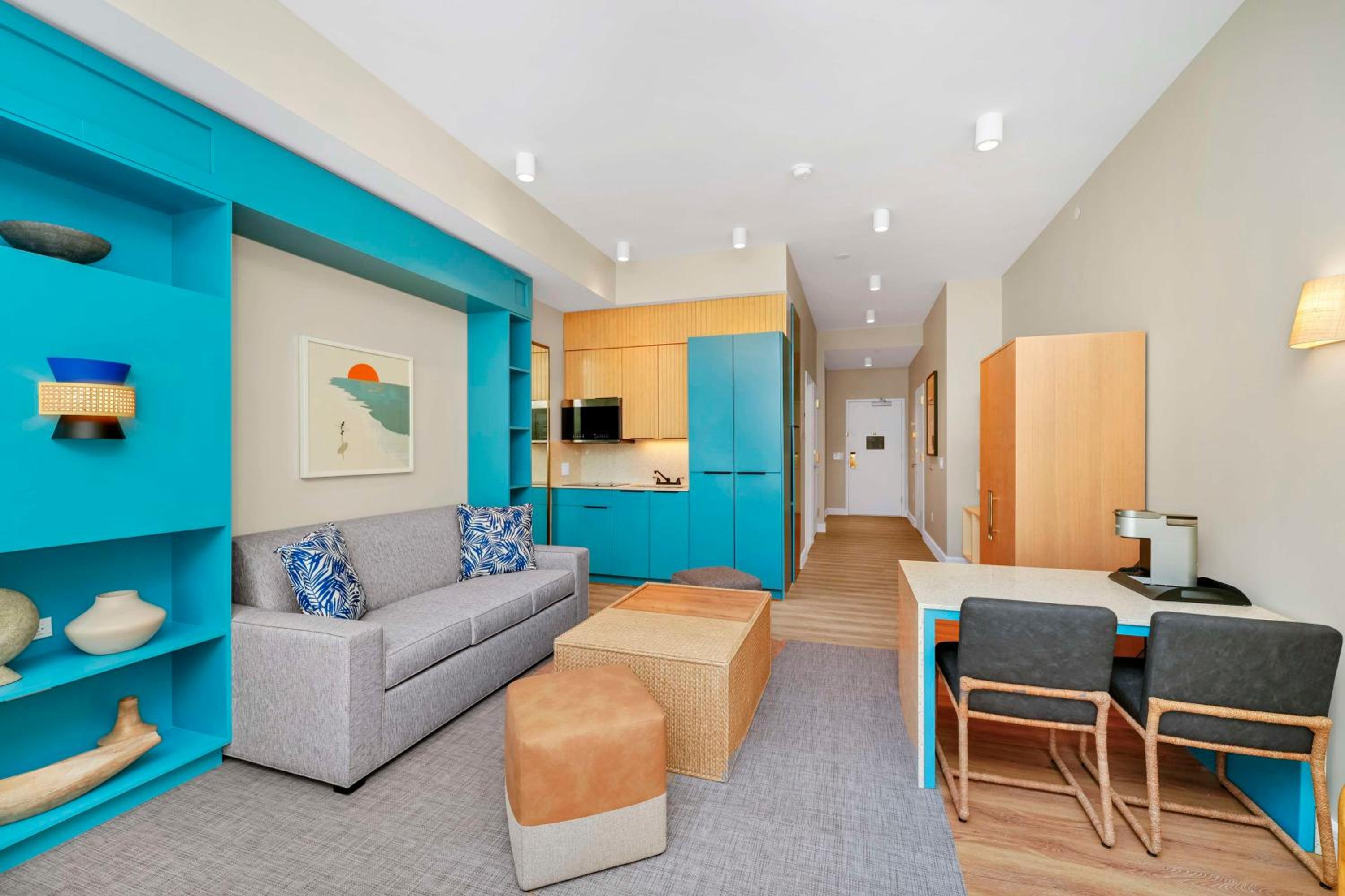 Suite with King Bed, Sofa Bed, Kitchen and Balcony
