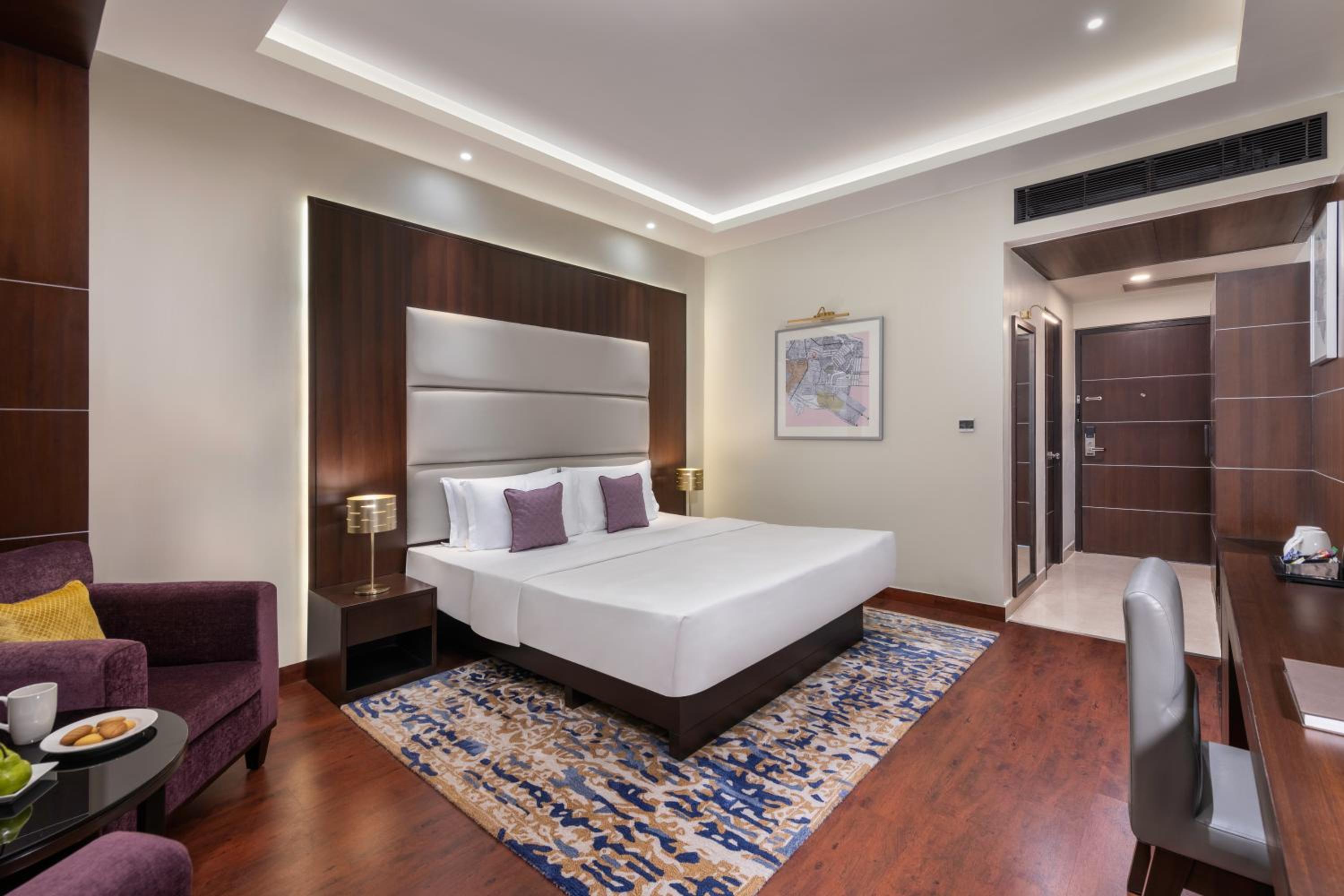 Superior Room king bed - Photo 4