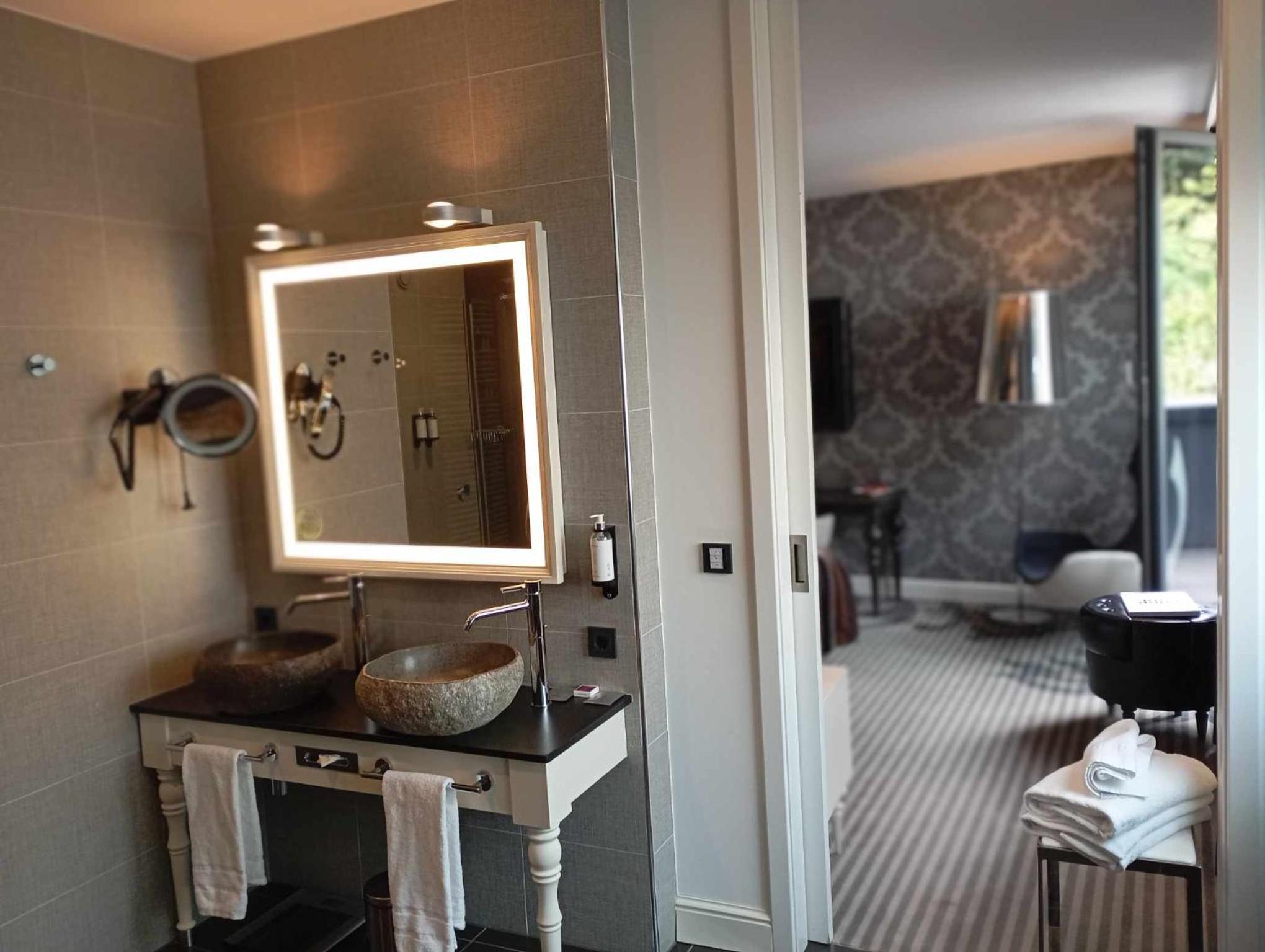 Suite with Balcony - Photo 4
