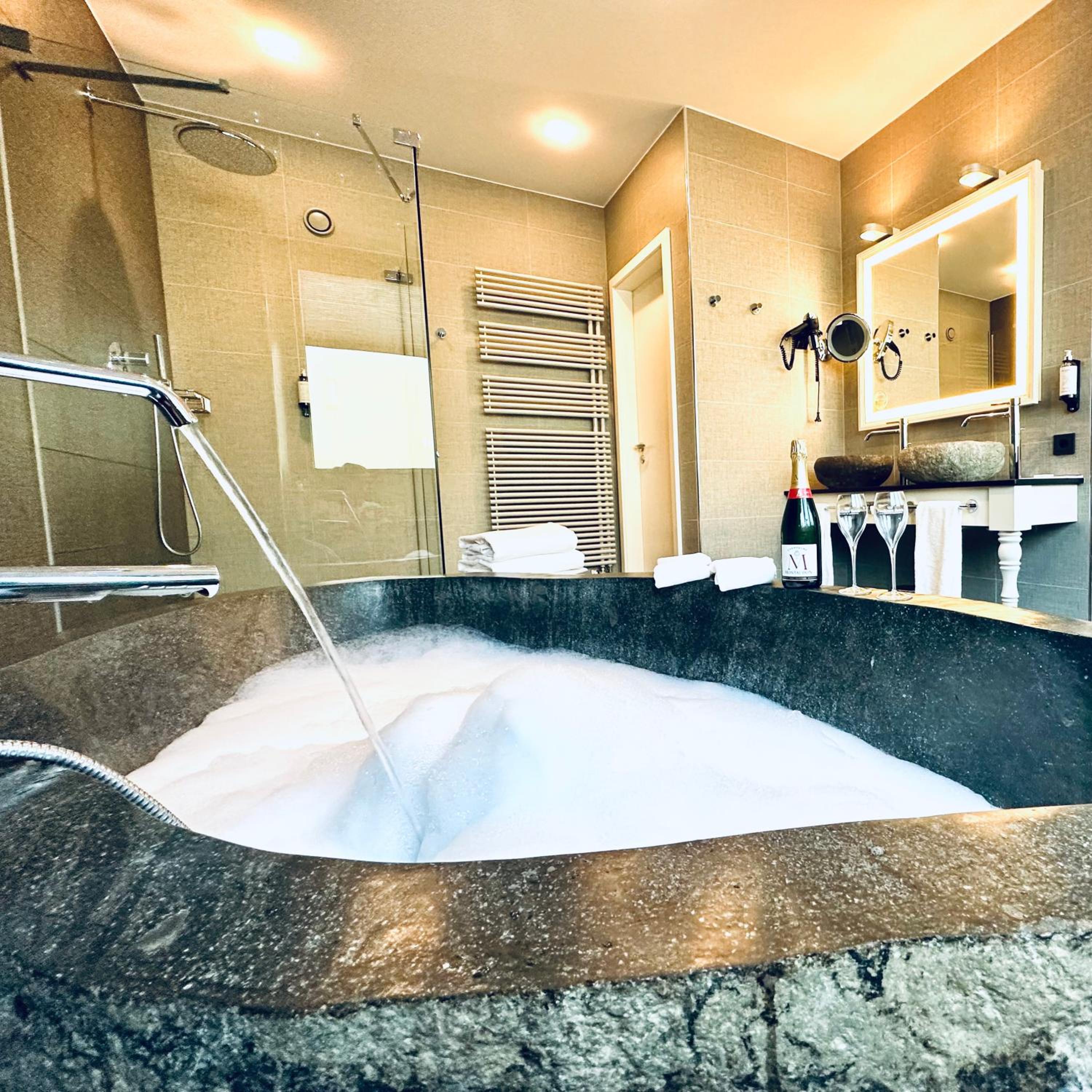 Suite with Balcony - Photo 1