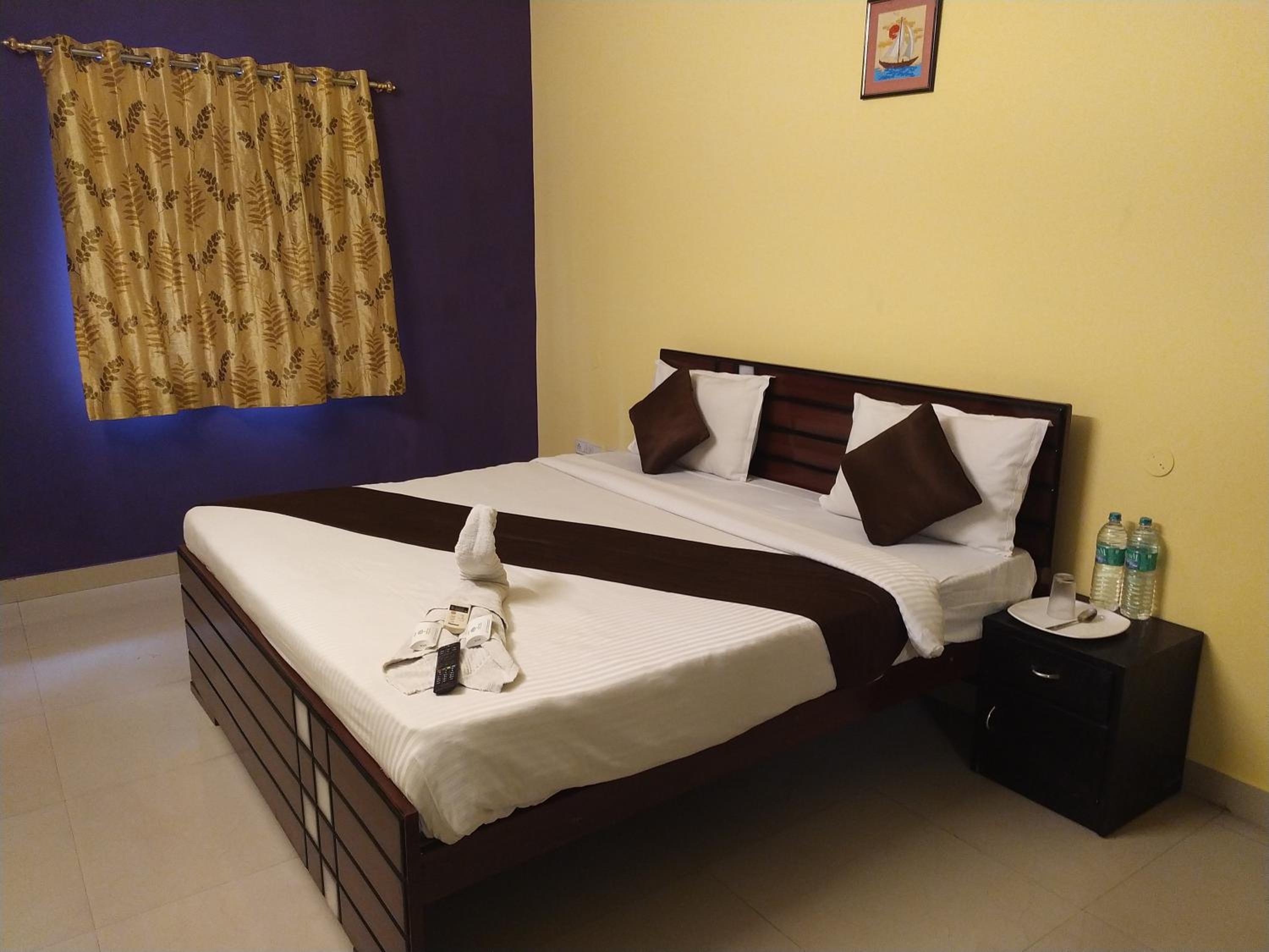 Deluxe Double Room - Photo 23