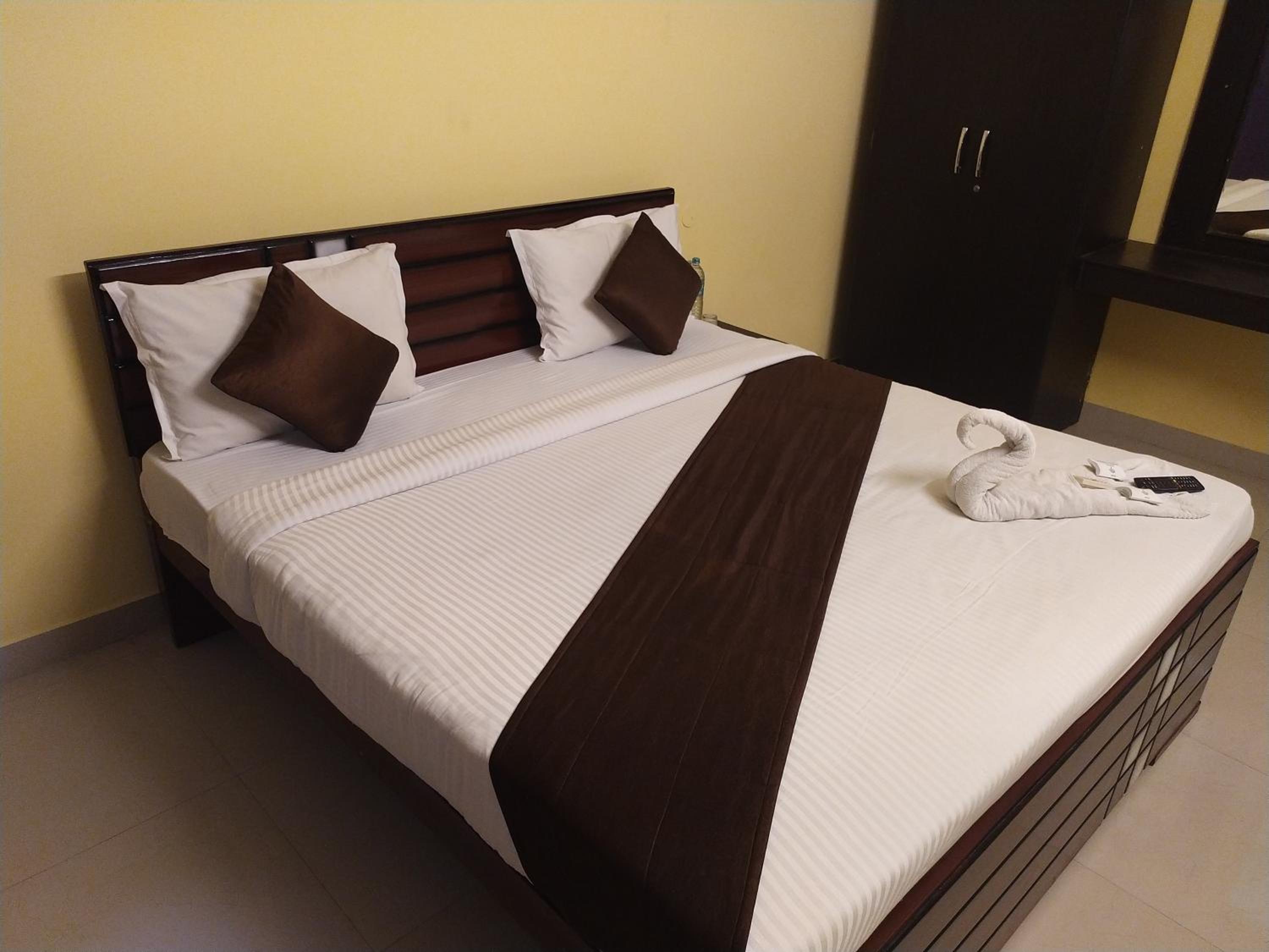Deluxe Double Room - Photo 9