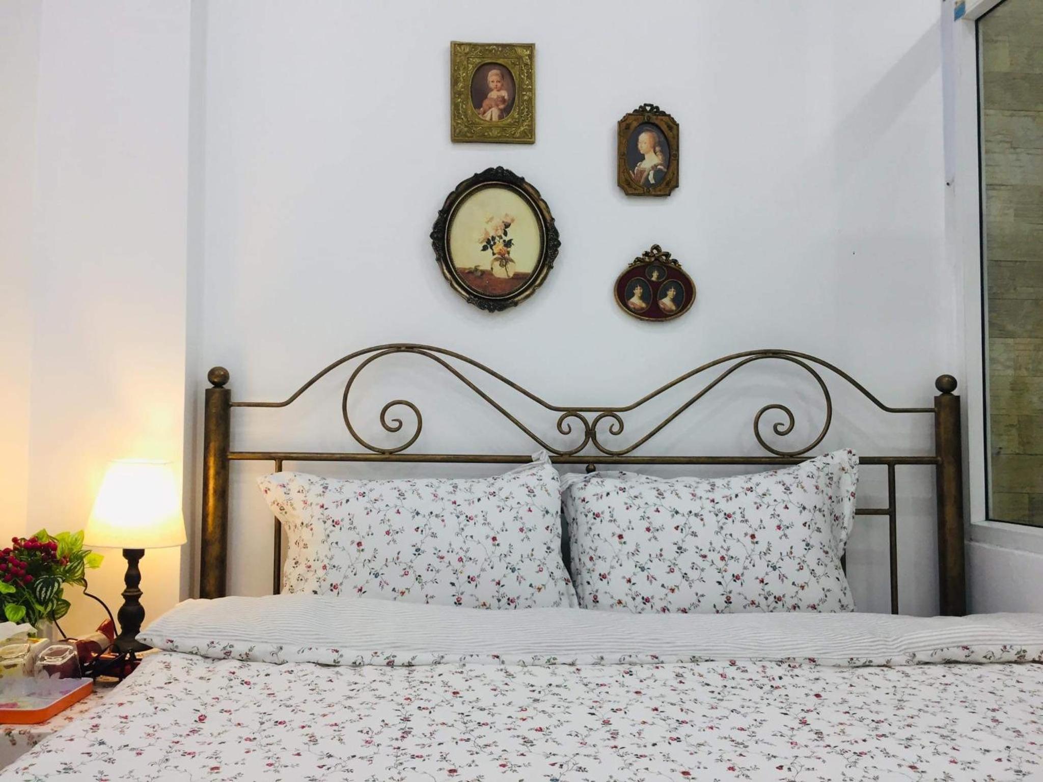 Large Double Room - Photo 5