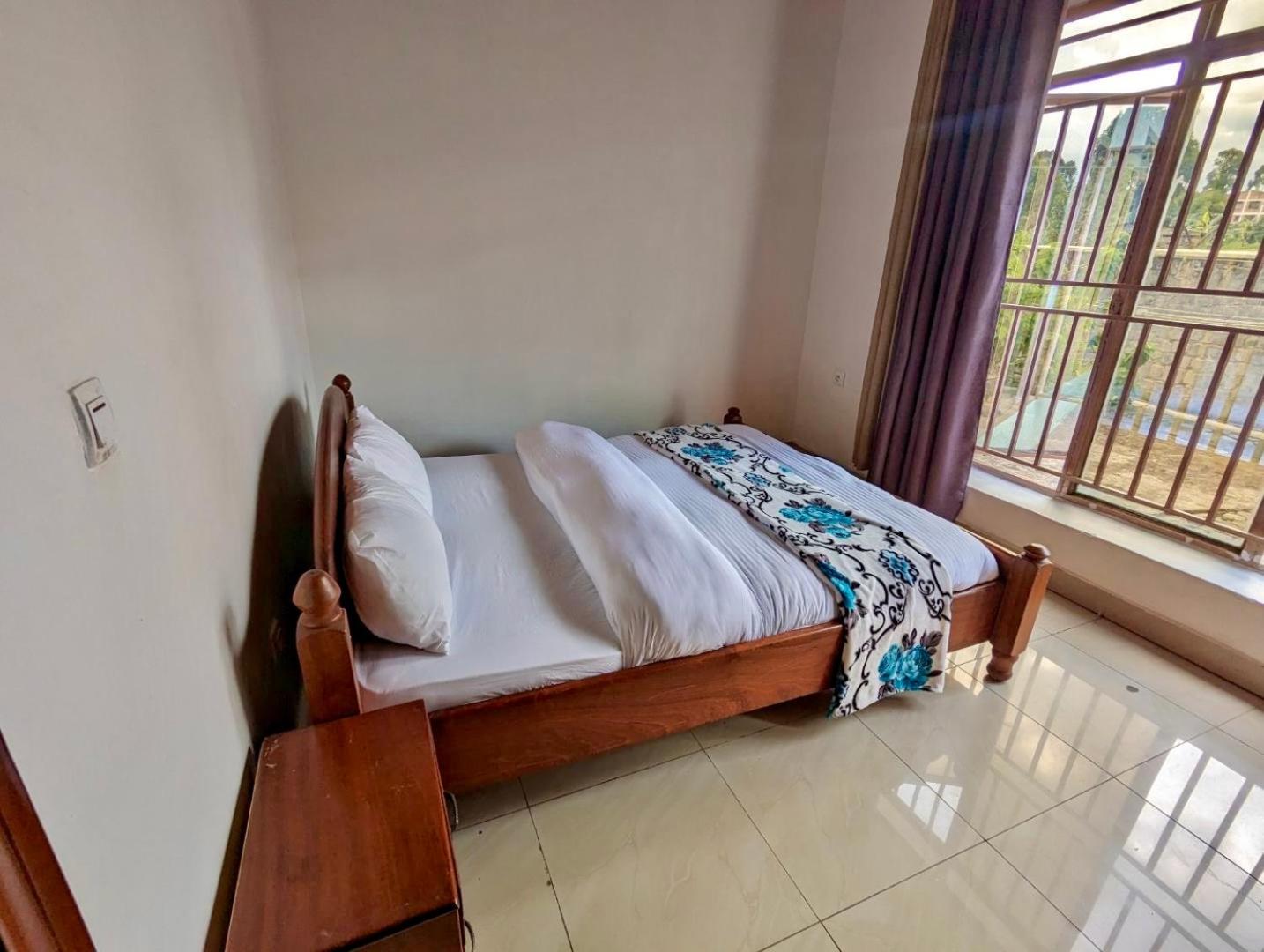 Double Room With Shared Bathroom photo 2