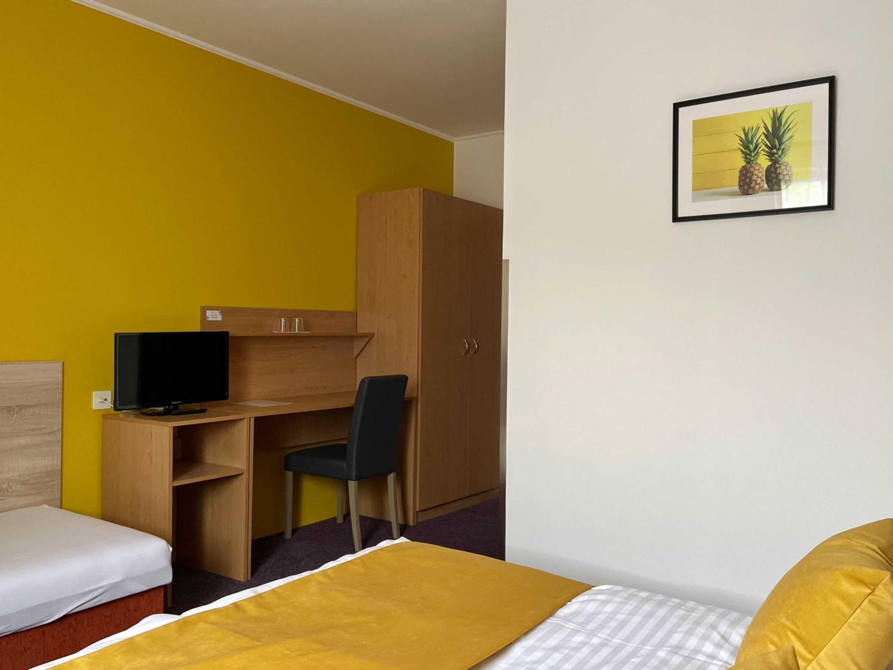 Triple Room with Bathroom photo 2