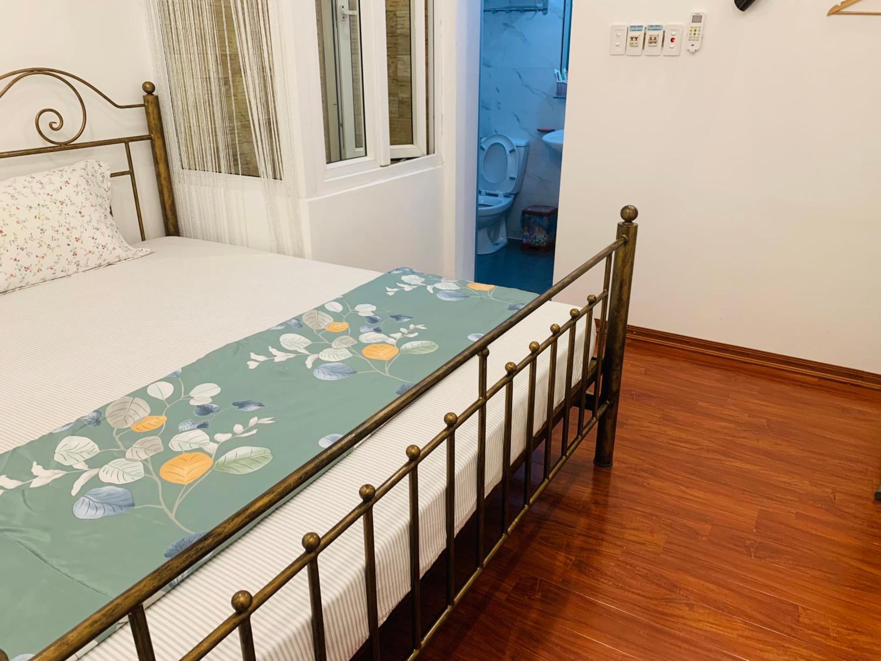 Large Double Room - Photo 3