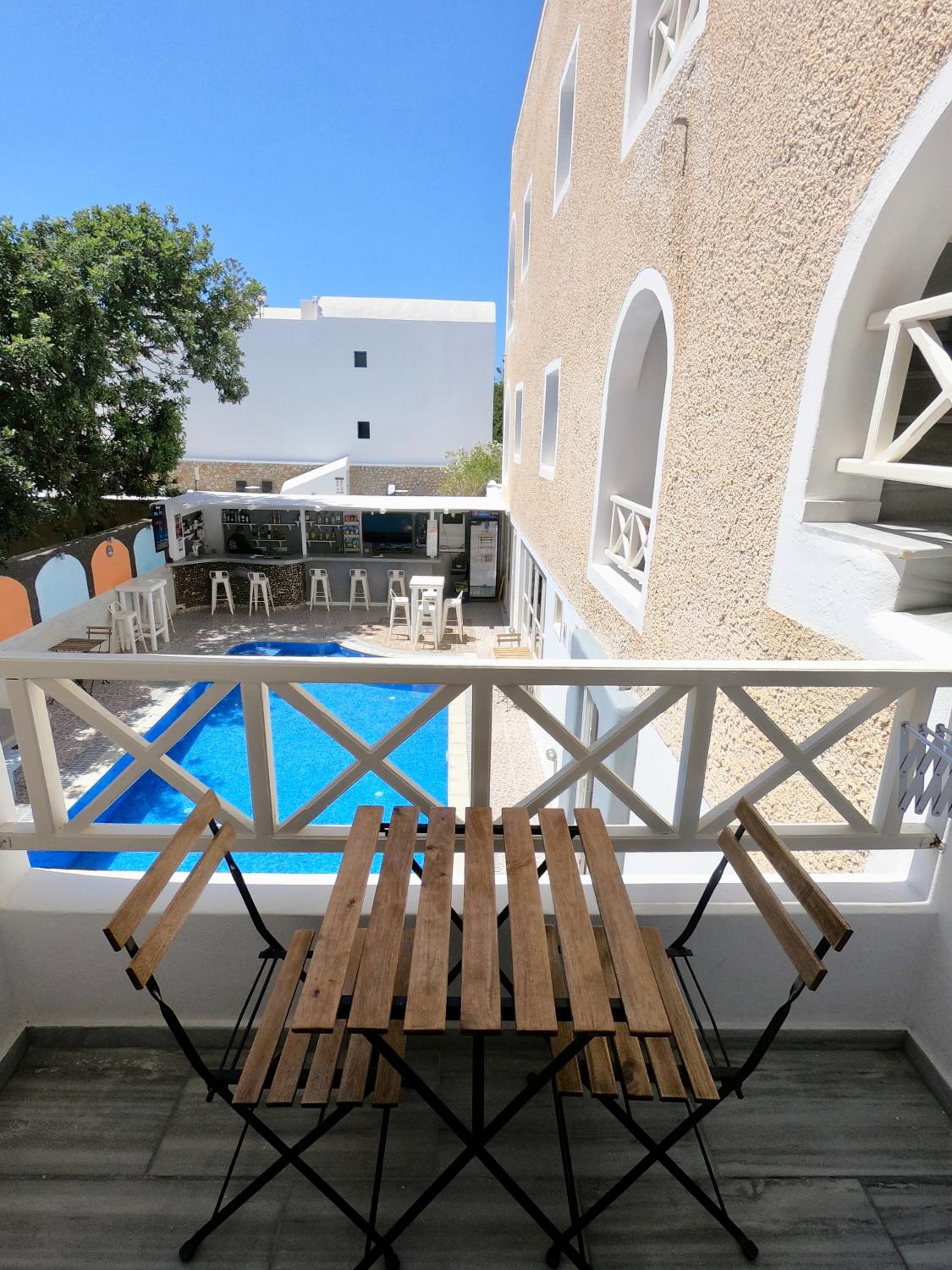 Standard Double Room with Pool View - Photo 7