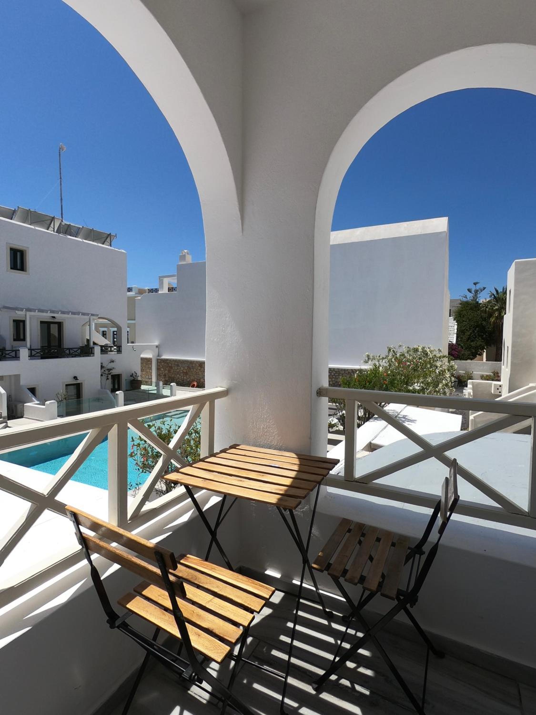 Standard Double Room with Pool View - Photo 11