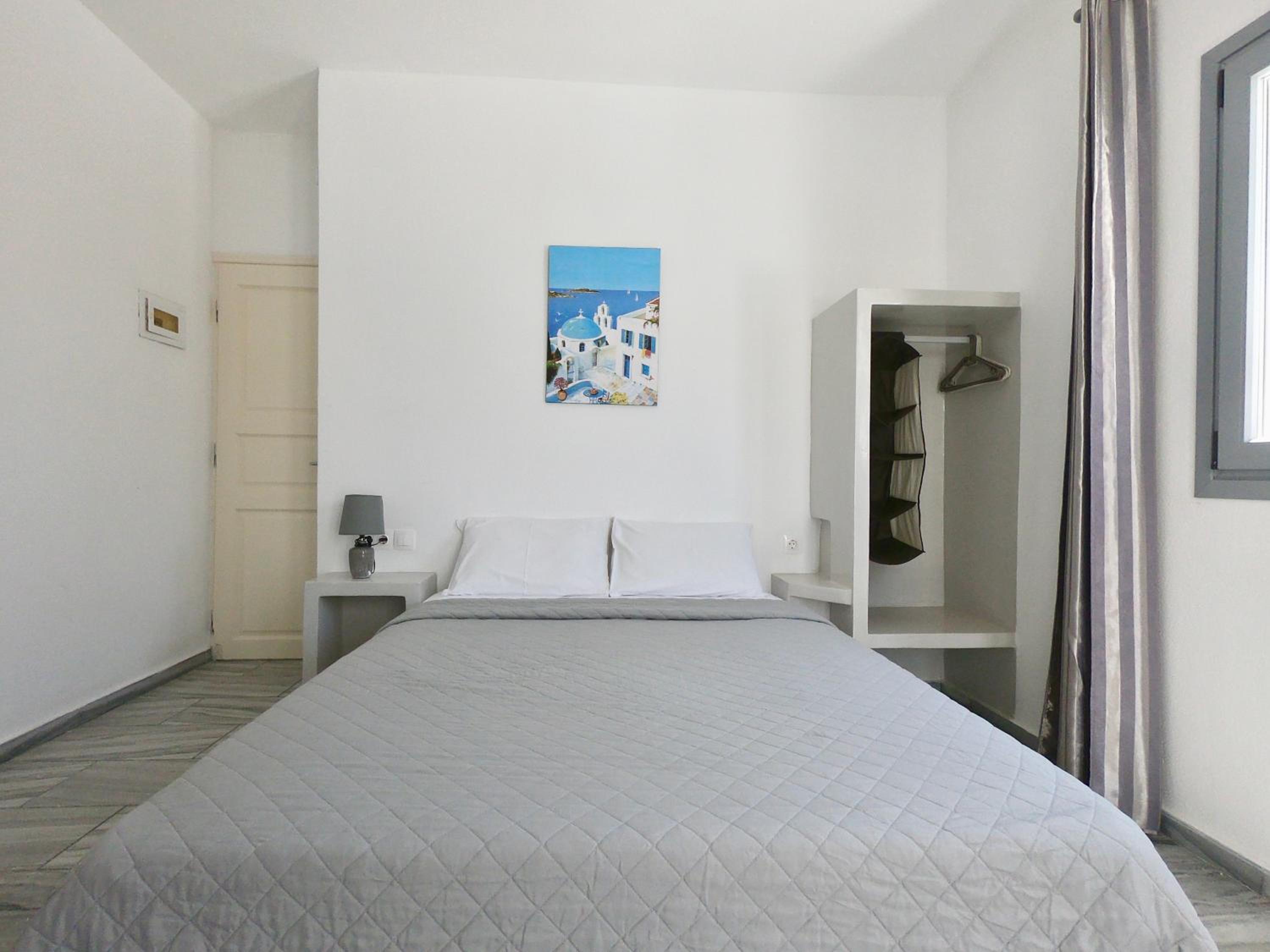 Standard Double Room with Pool View - Photo 4