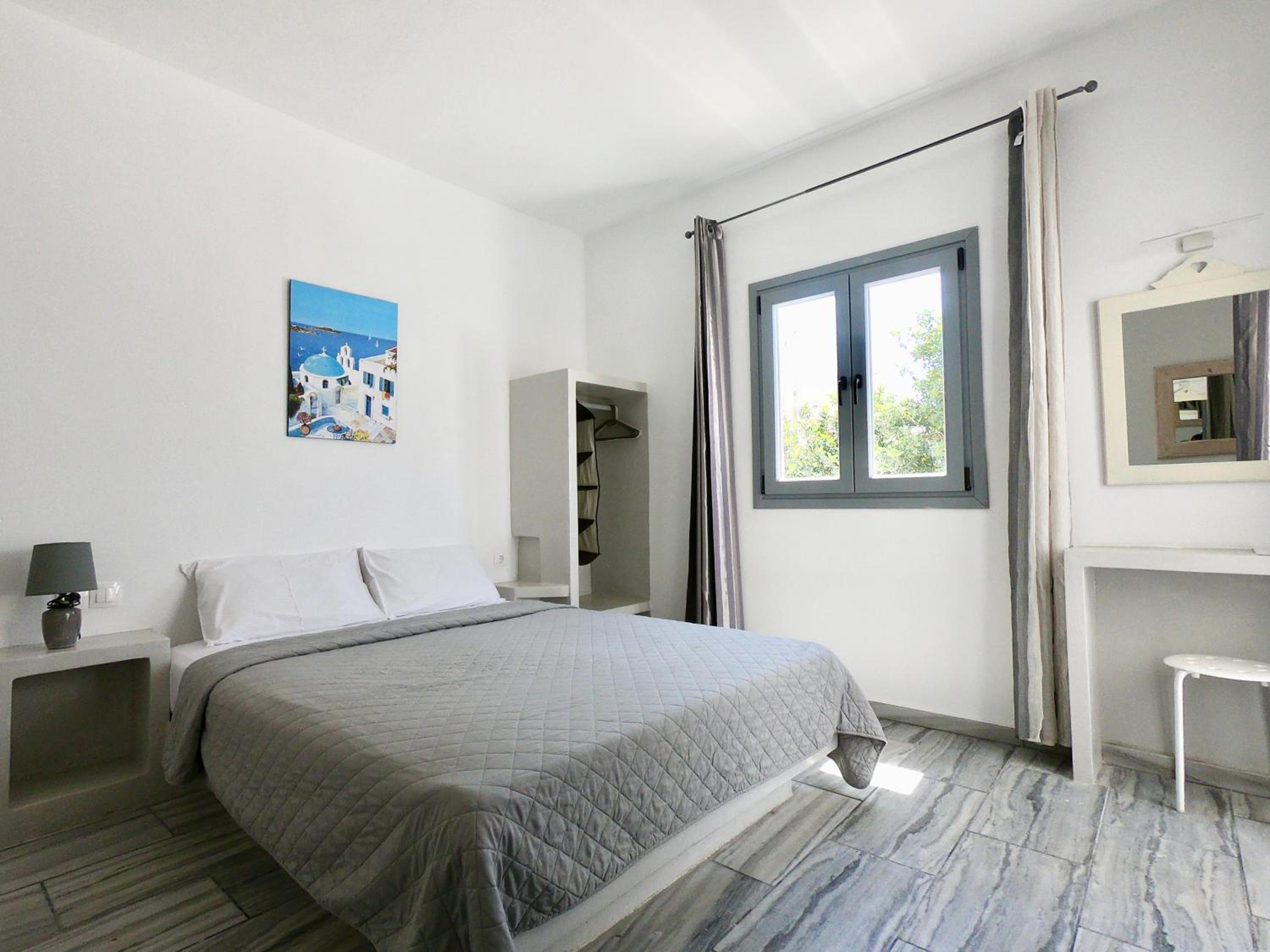 Standard Double Room with Pool View - Photo 6