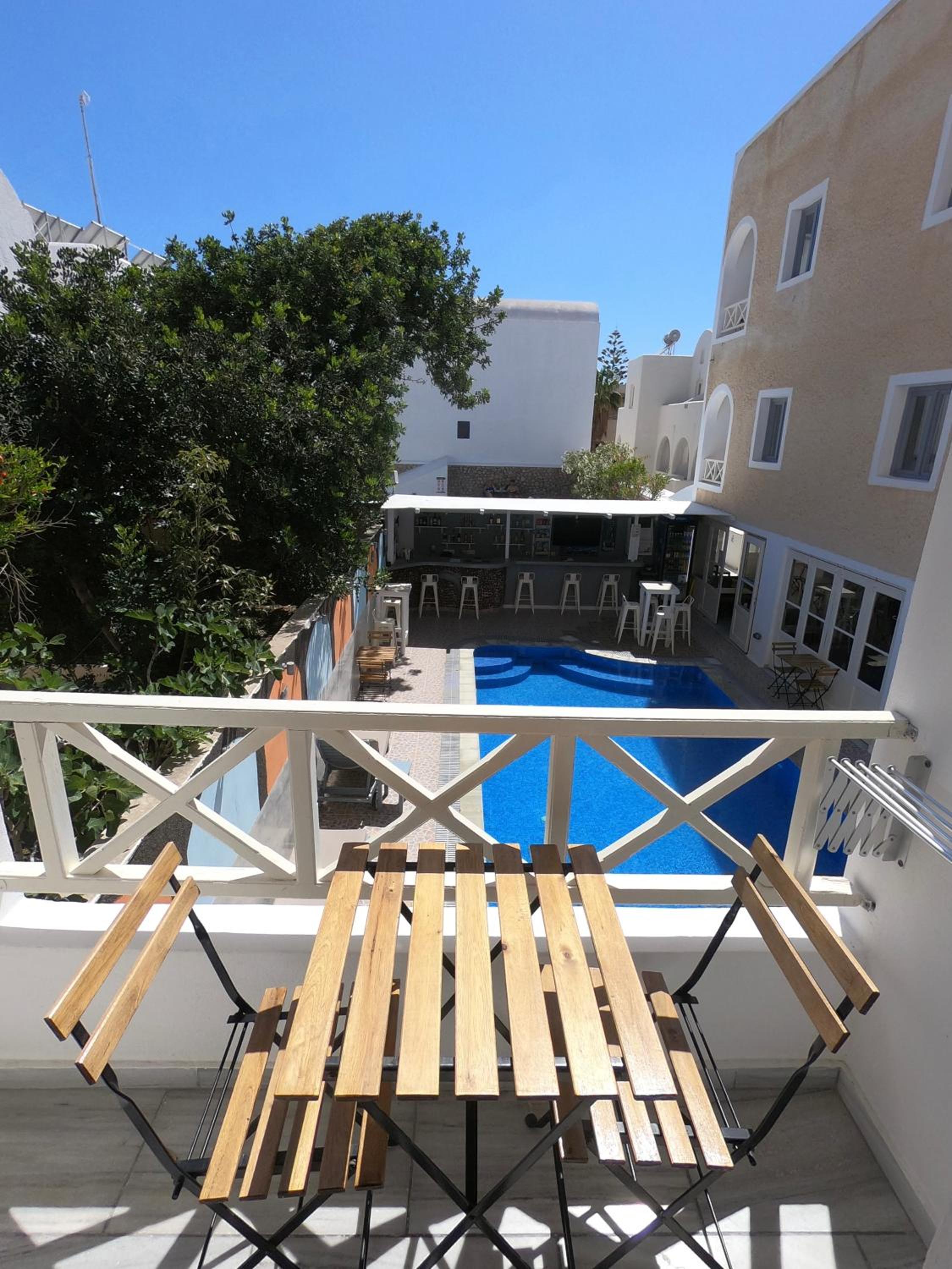 Standard Triple Room with Pool View - Photo 2