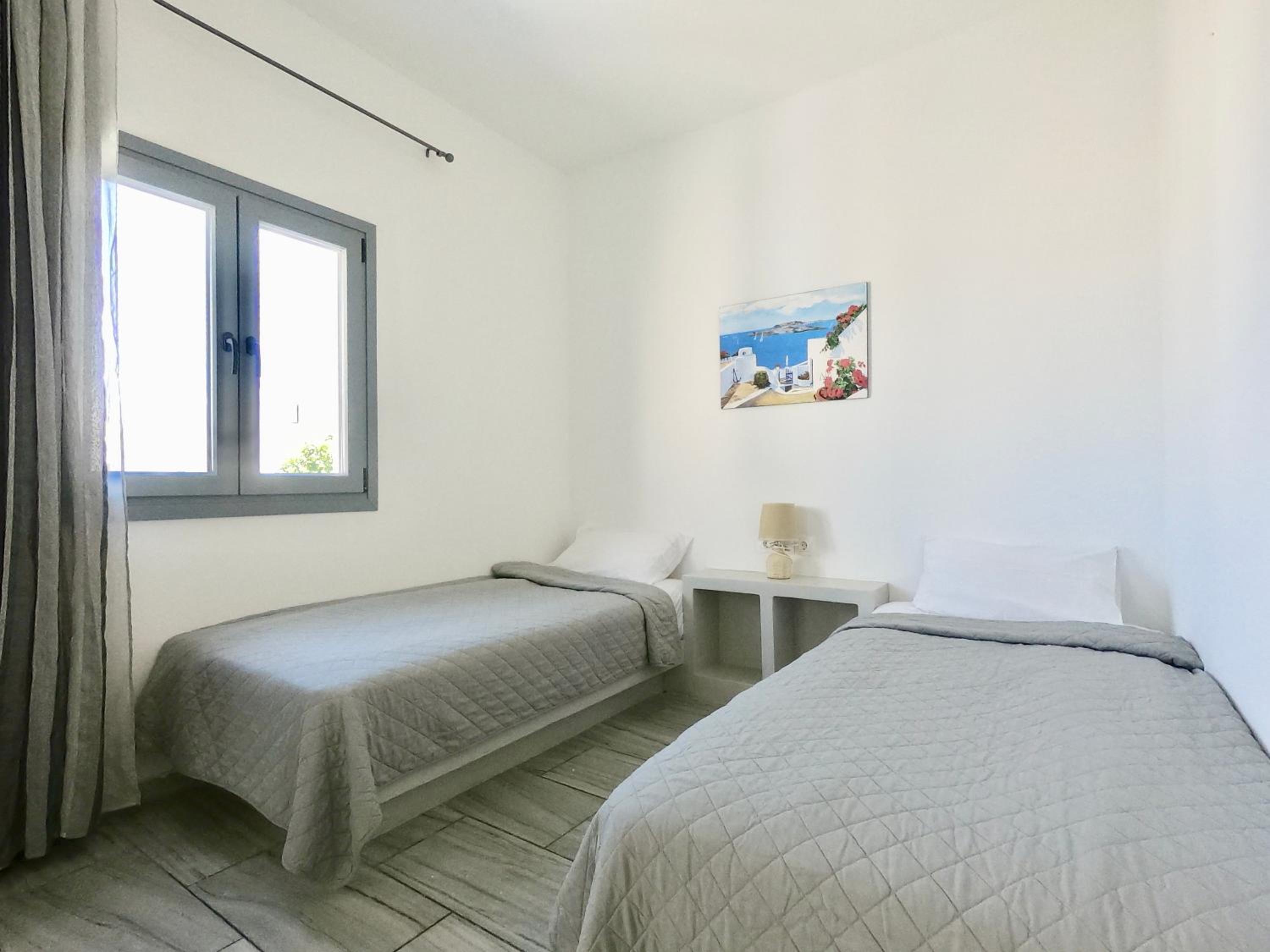 Standard Twin Room with Pool View - Photo 2