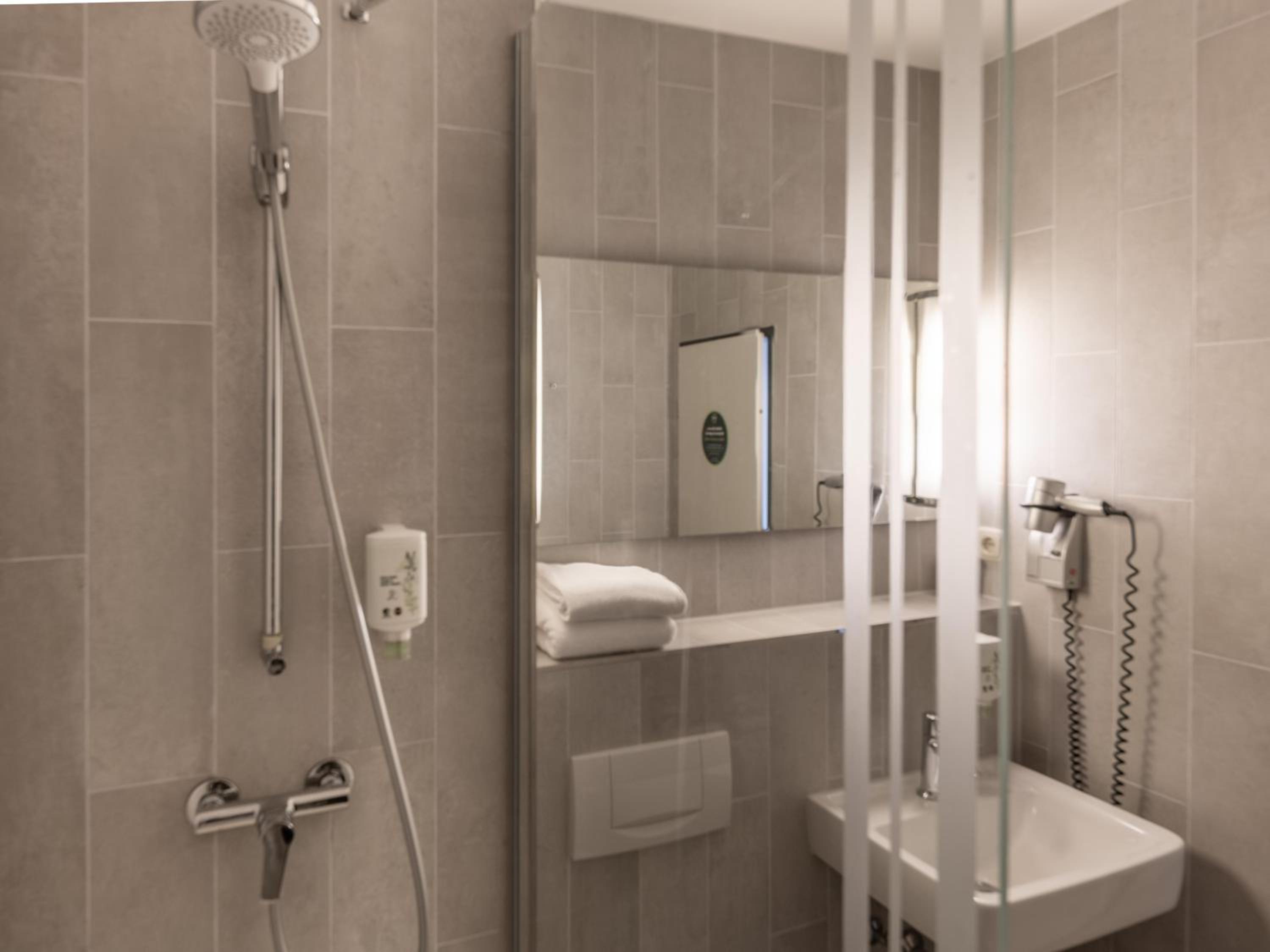 Twin Room - Photo 5