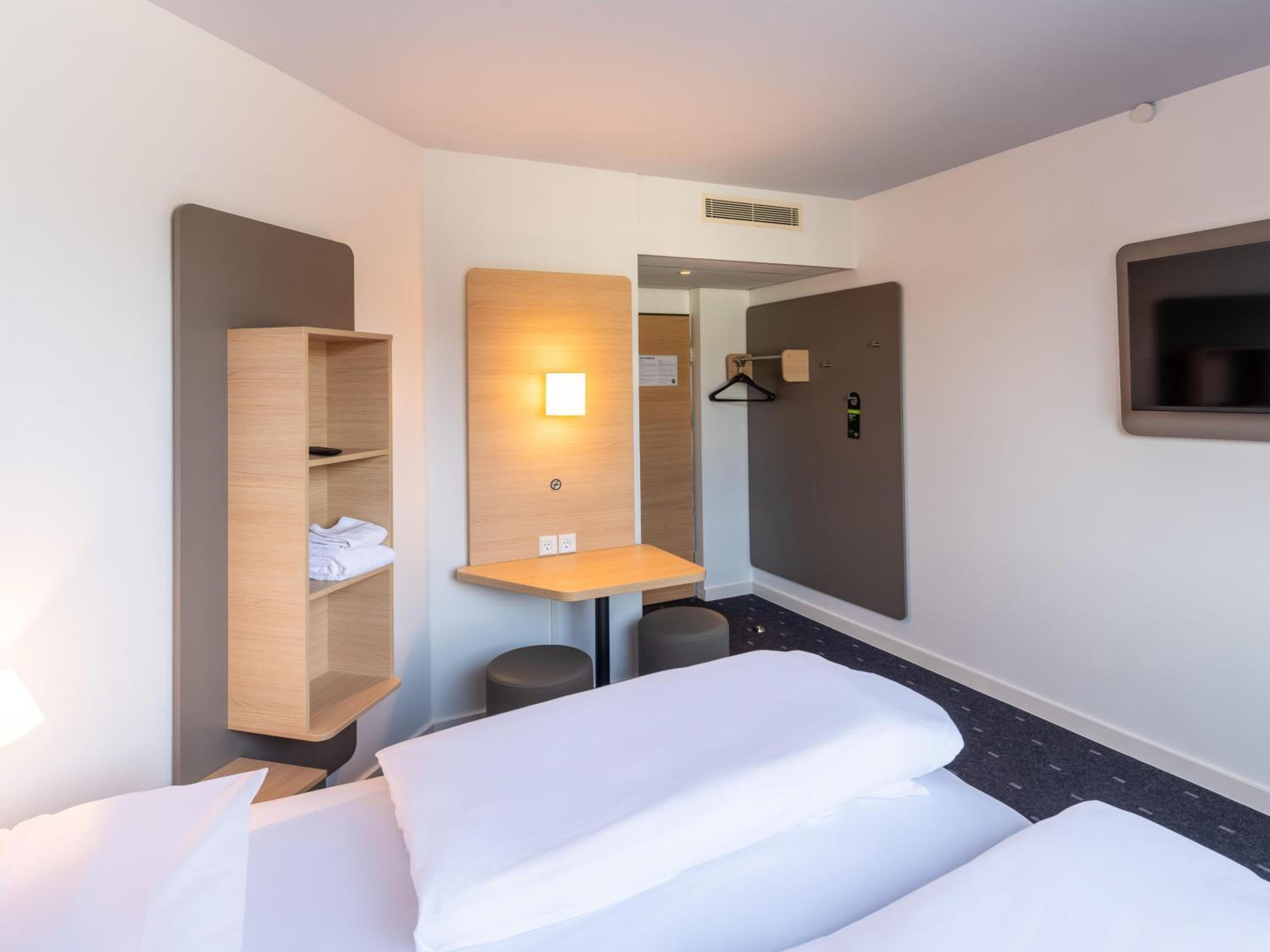 Twin Room - Photo 6