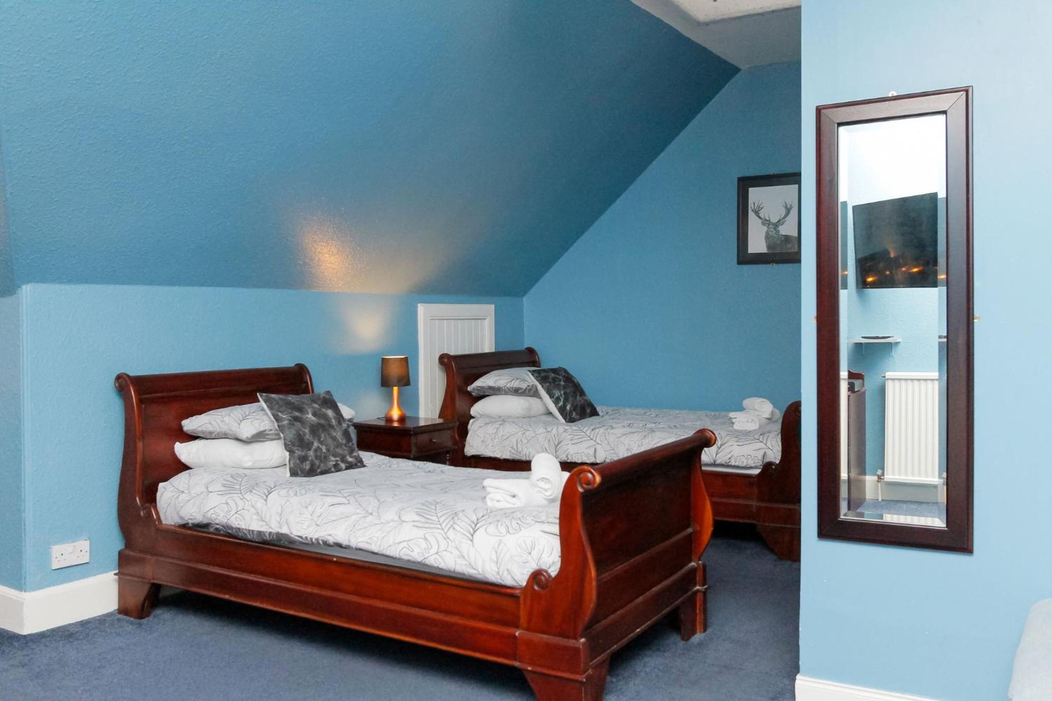 Quadruple Room - Photo 1