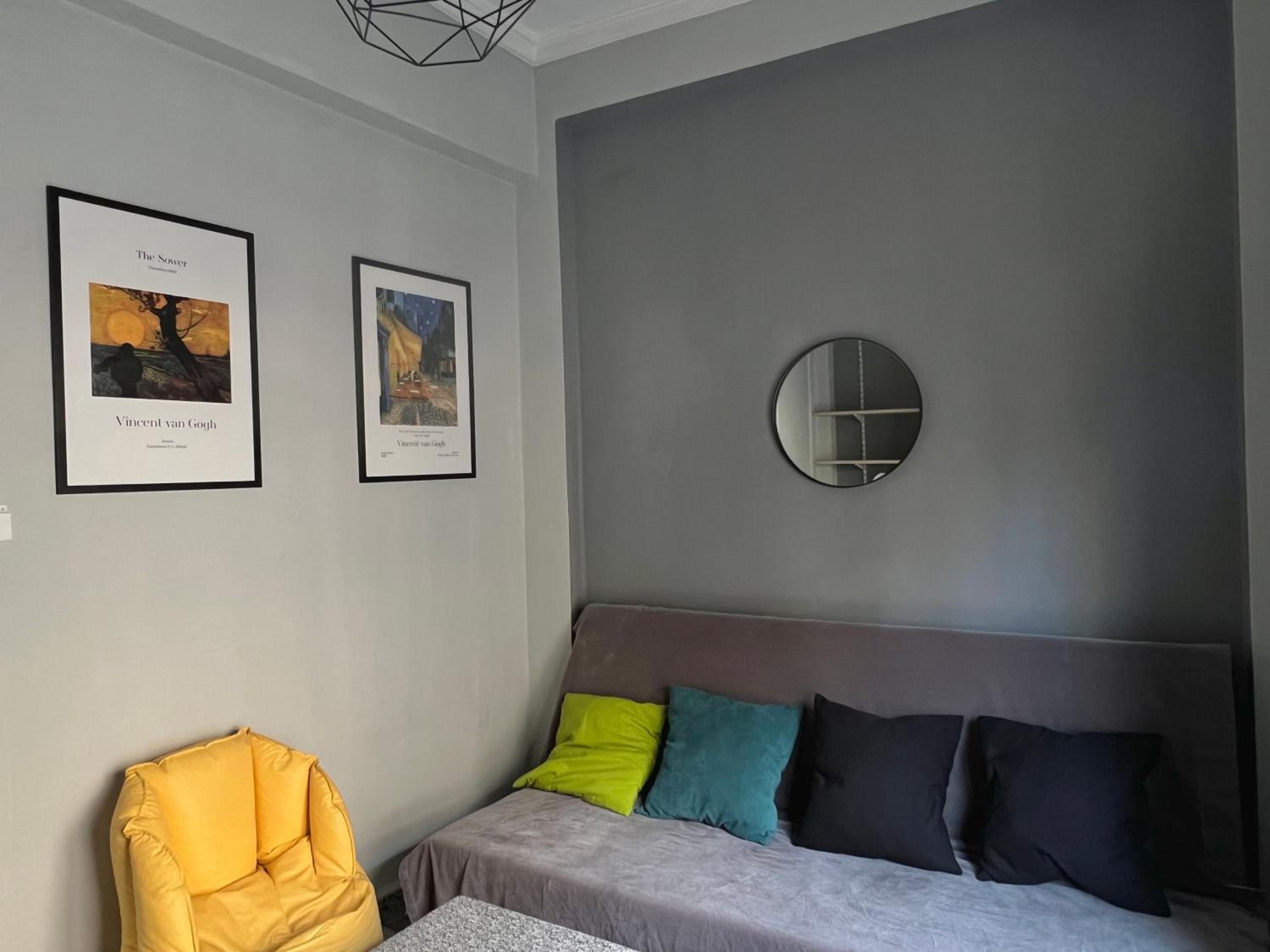 One-Bedroom Apartment photo 1