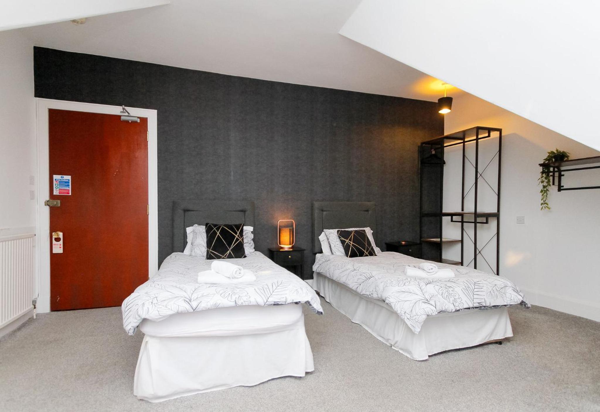Twin Room with Shared Bathroom photo 3