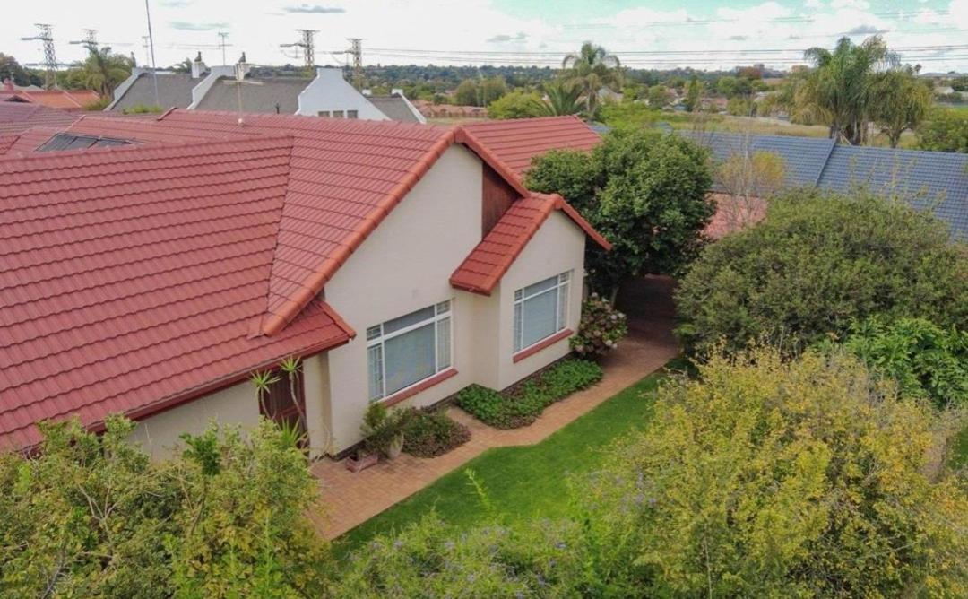 Four-Bedroom House photo 2