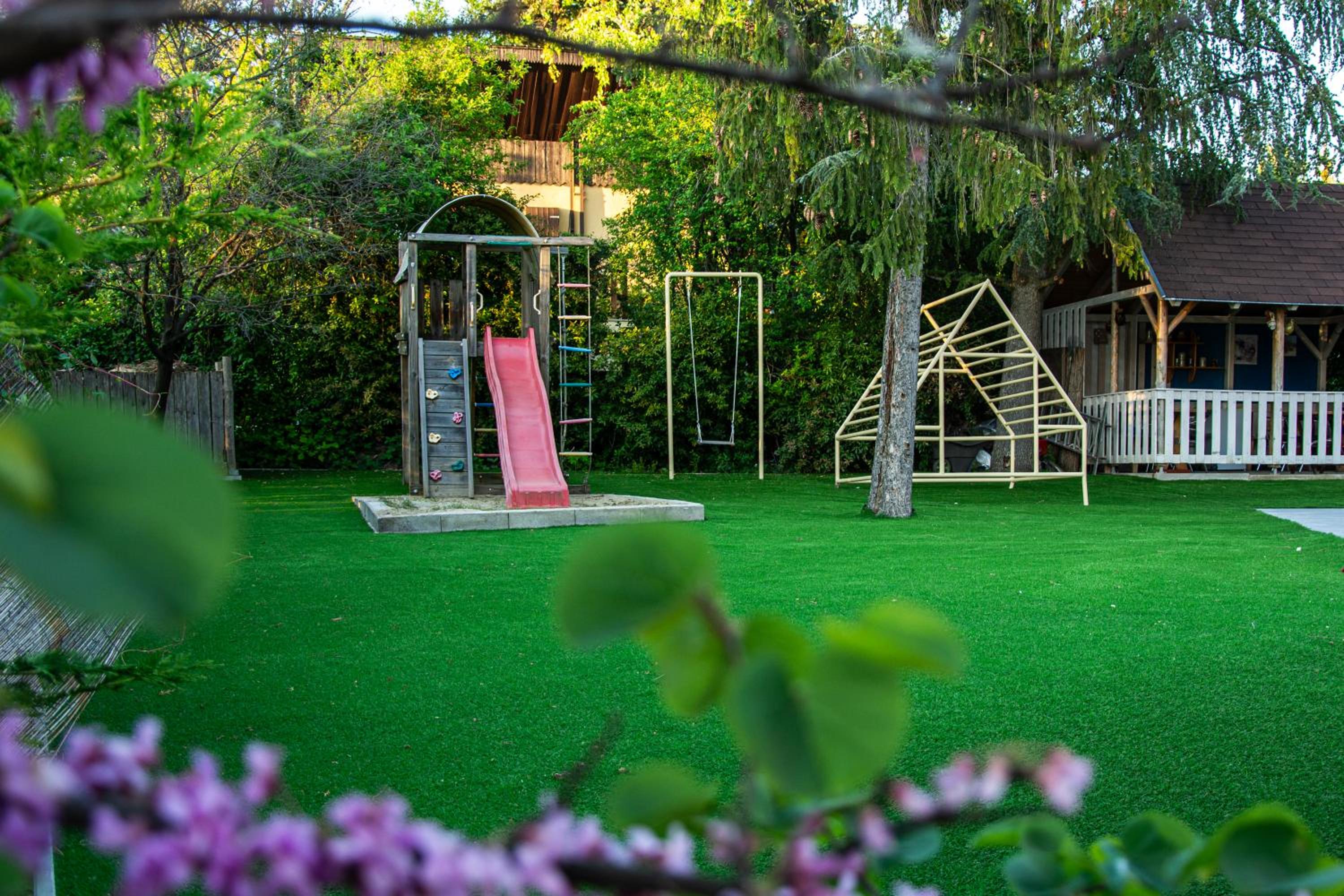 Villa - Photo 3