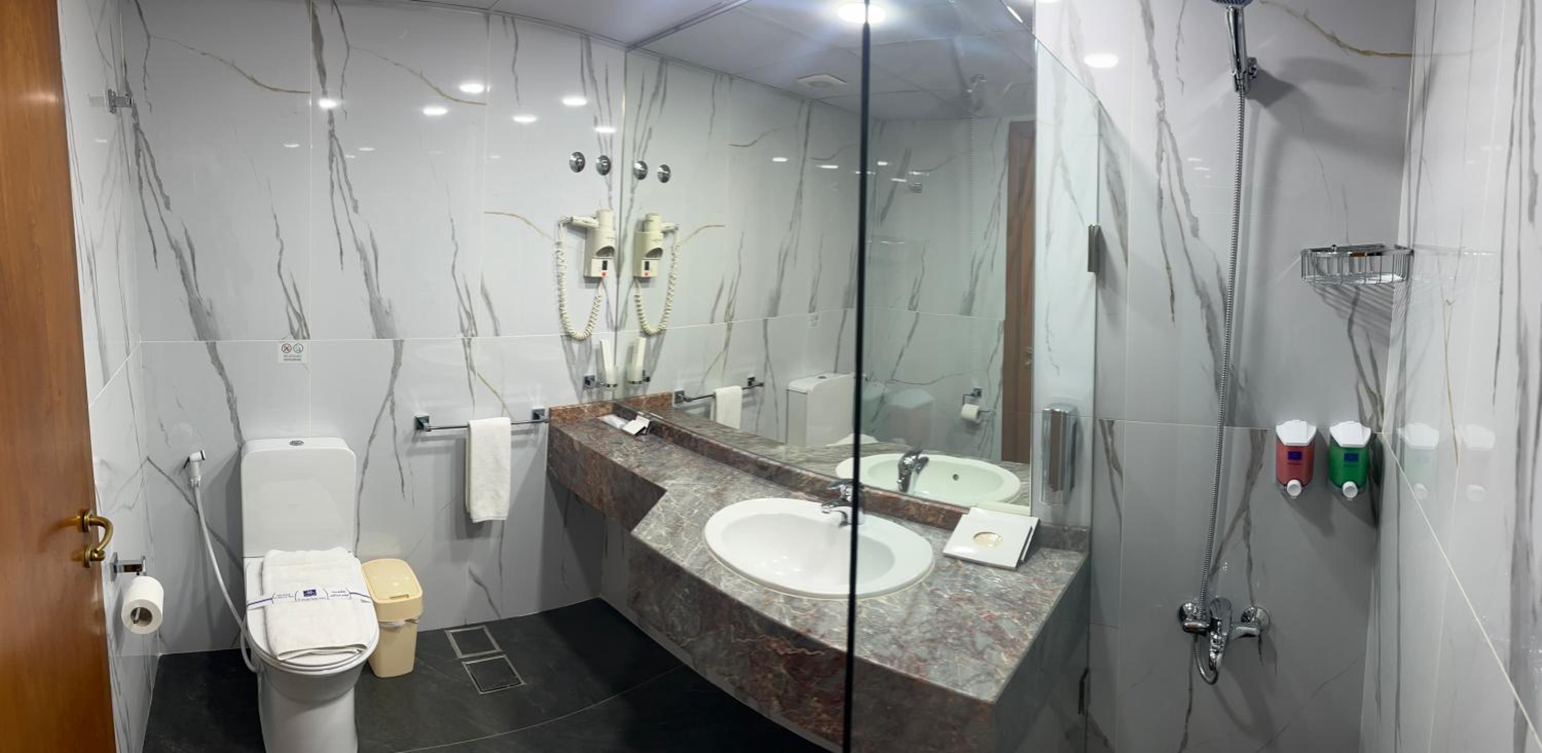 Executive Suite - Photo 4