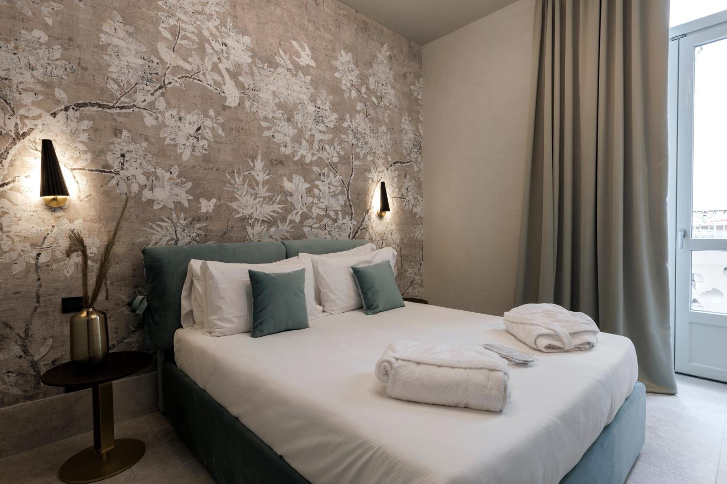 Junior Suite with Balcony photo 3