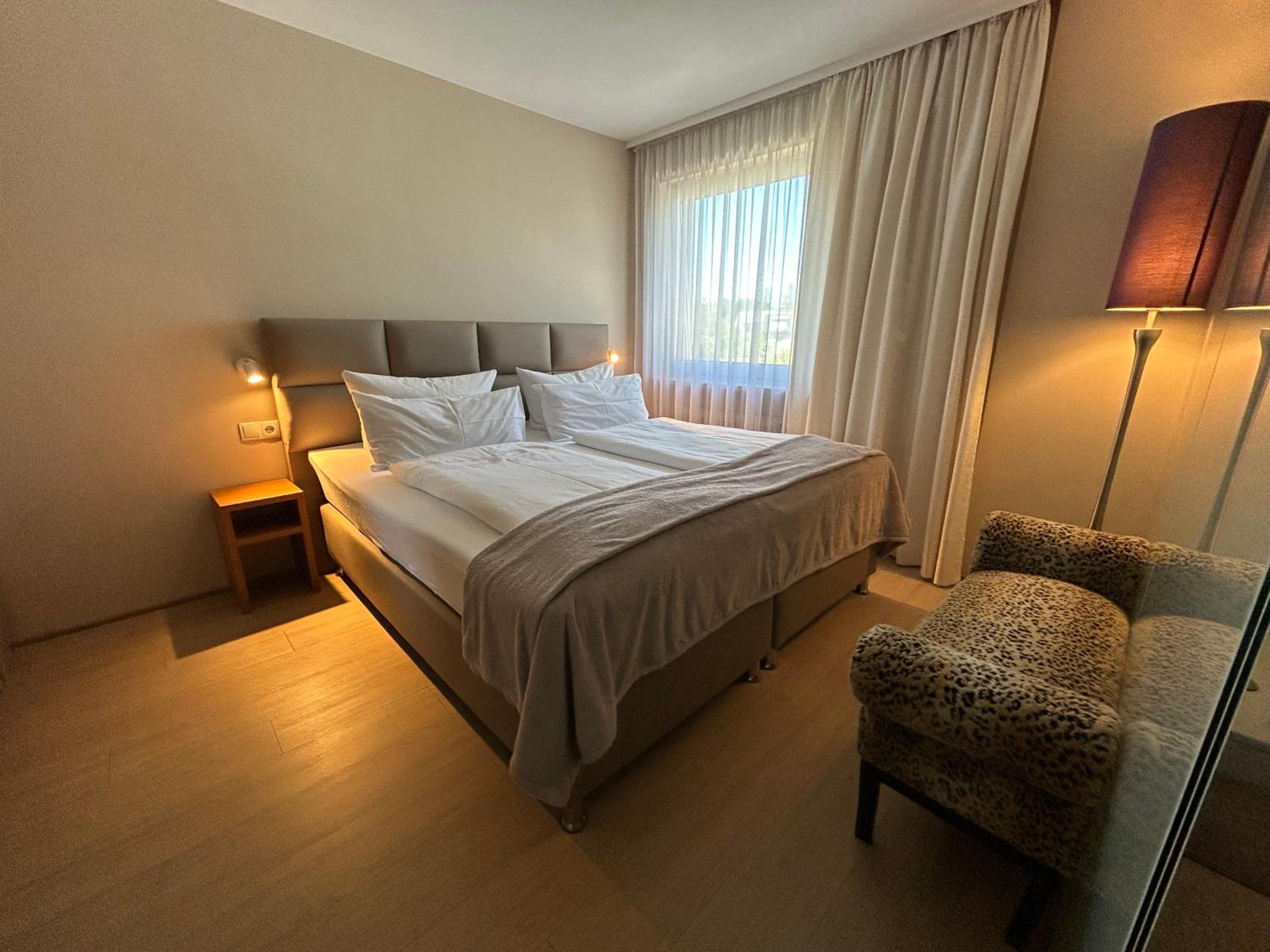 Business King Room photo 2