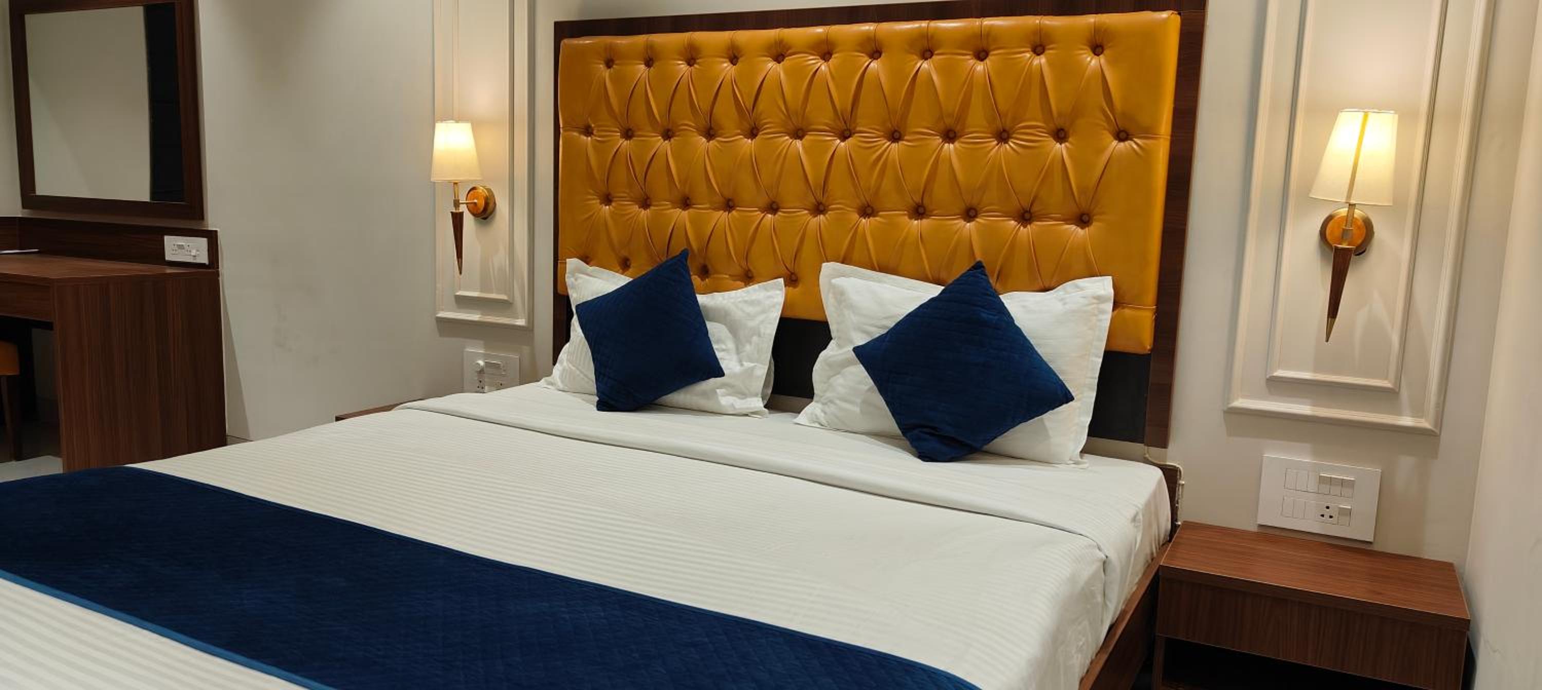 Deluxe Suite with Balcony
